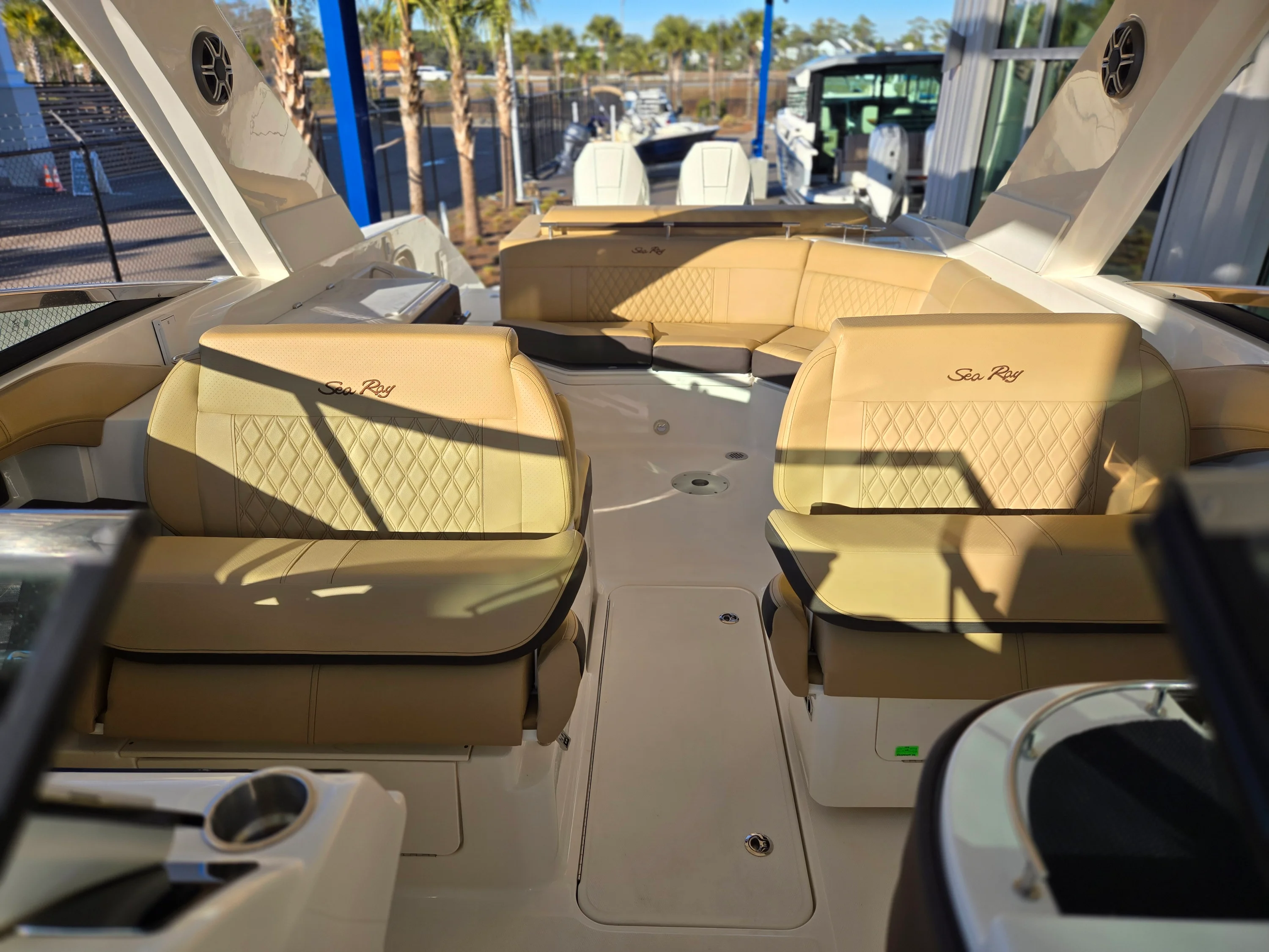 2026 Sea Ray SLX 310 Outboard Image Thumbnail #15