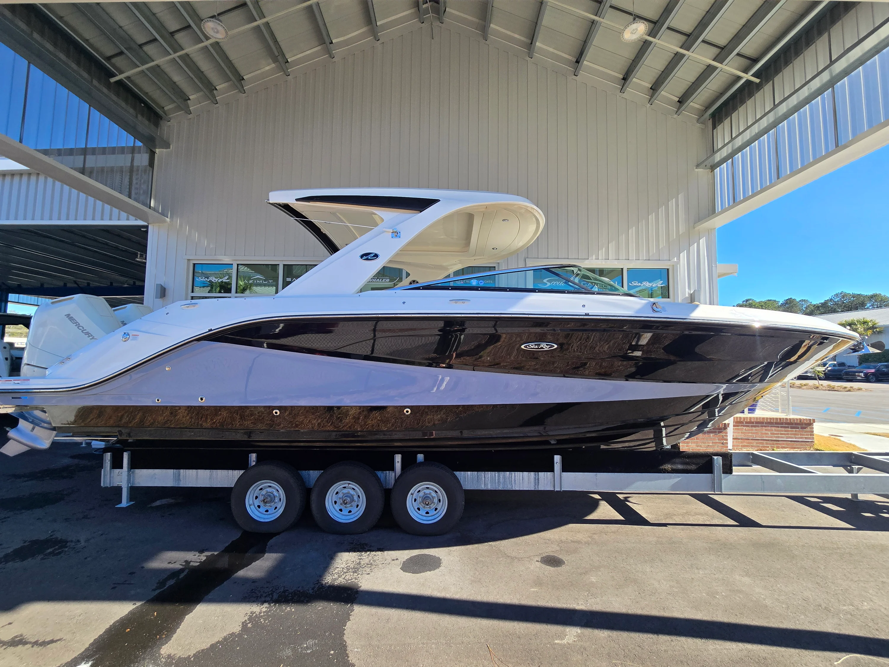 2026 Sea Ray SLX 310 Outboard Image Thumbnail #1