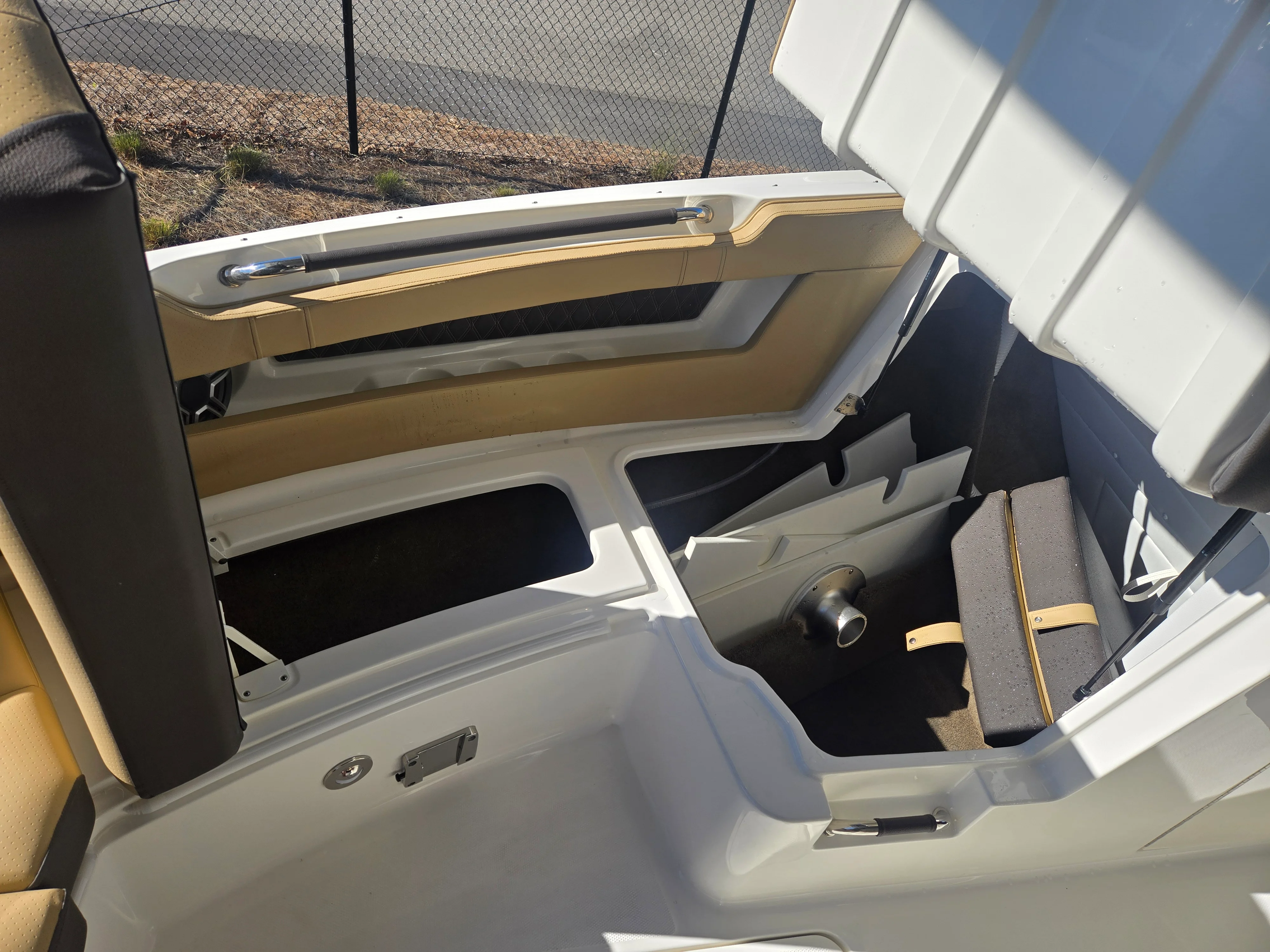 2026 Sea Ray SLX 310 Outboard Image Thumbnail #19