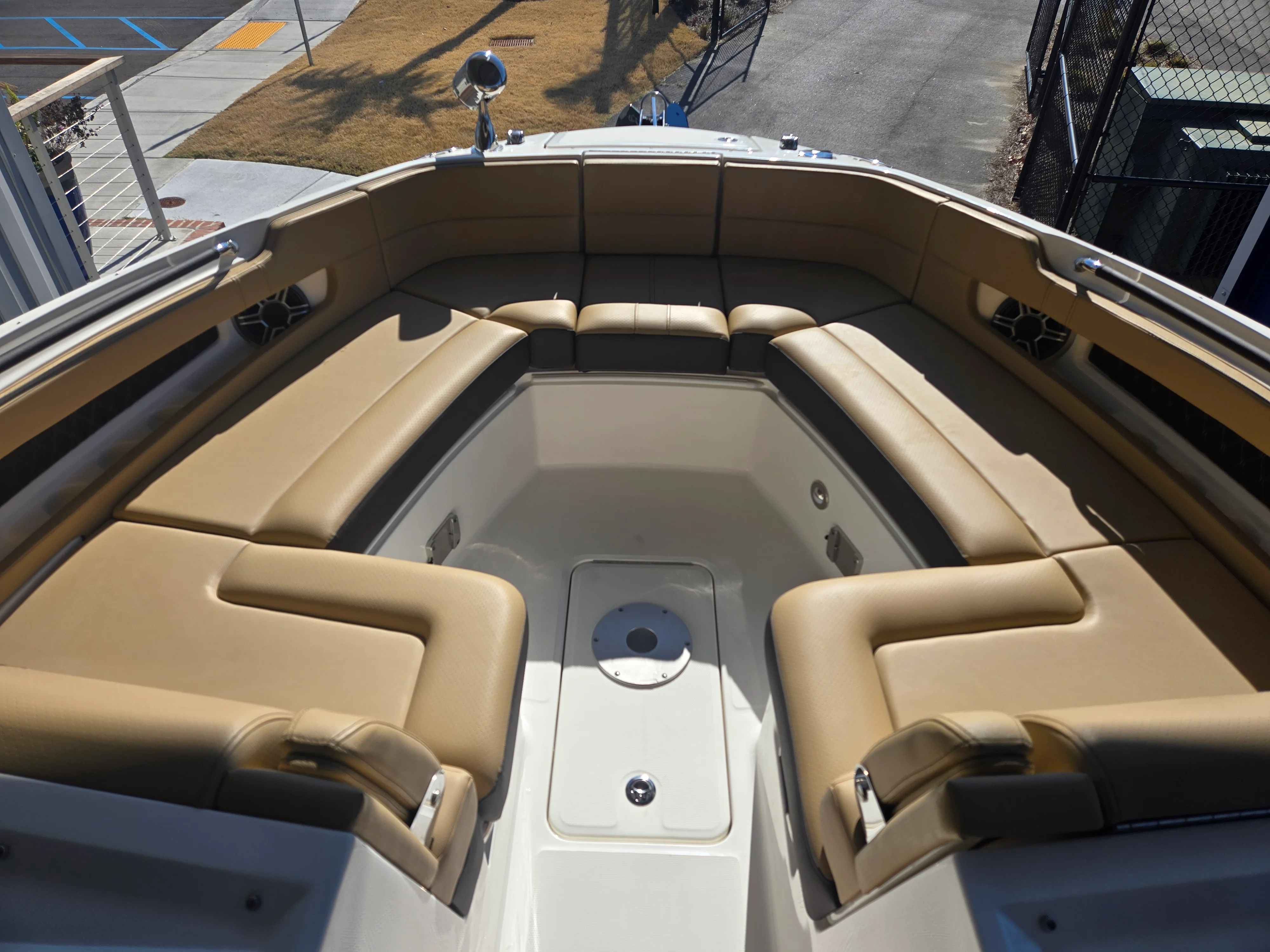 2026 Sea Ray SLX 310 Outboard Image Thumbnail #24