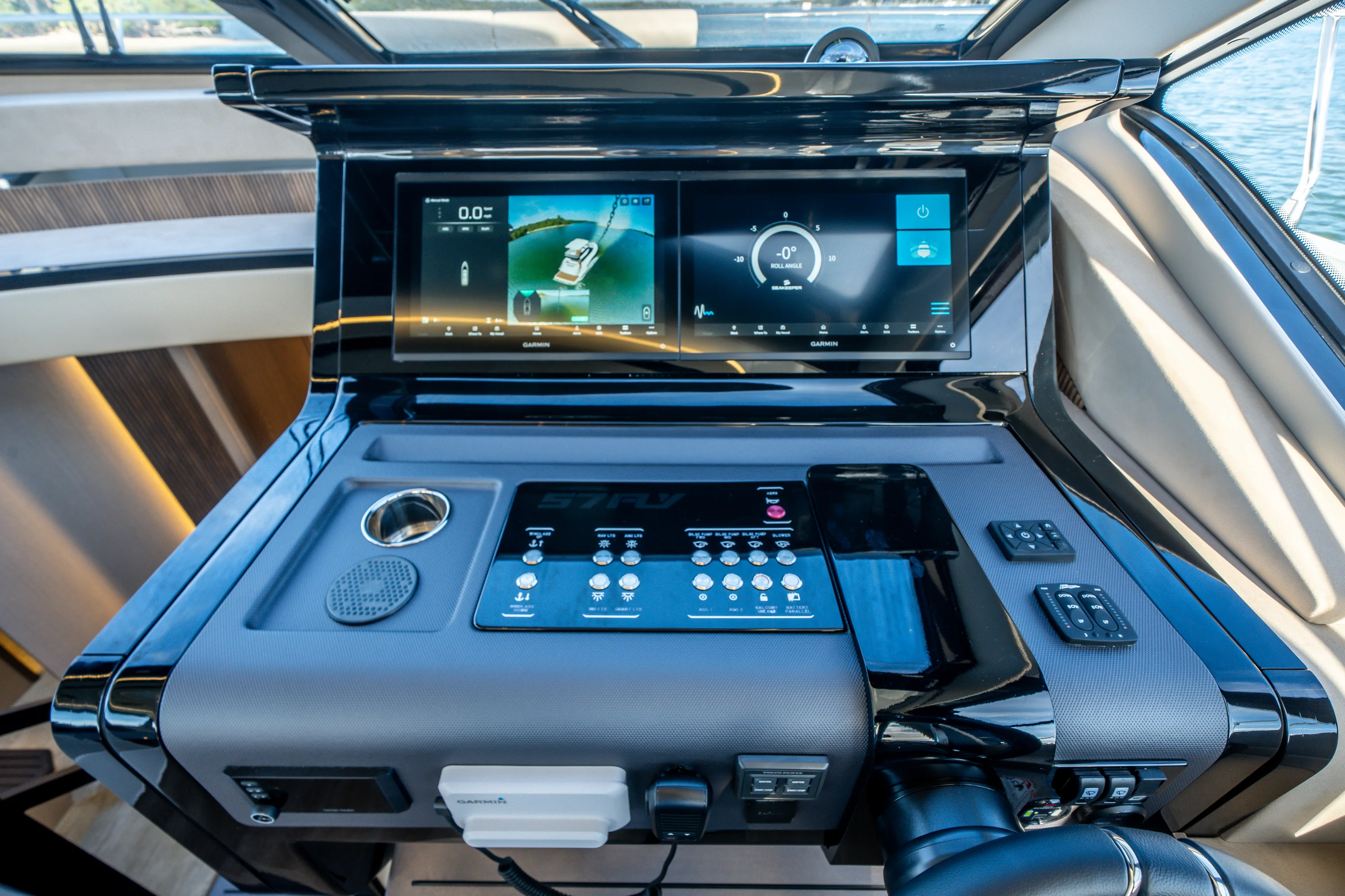 2026 Cruisers Yachts 57 FLY Image Thumbnail #32