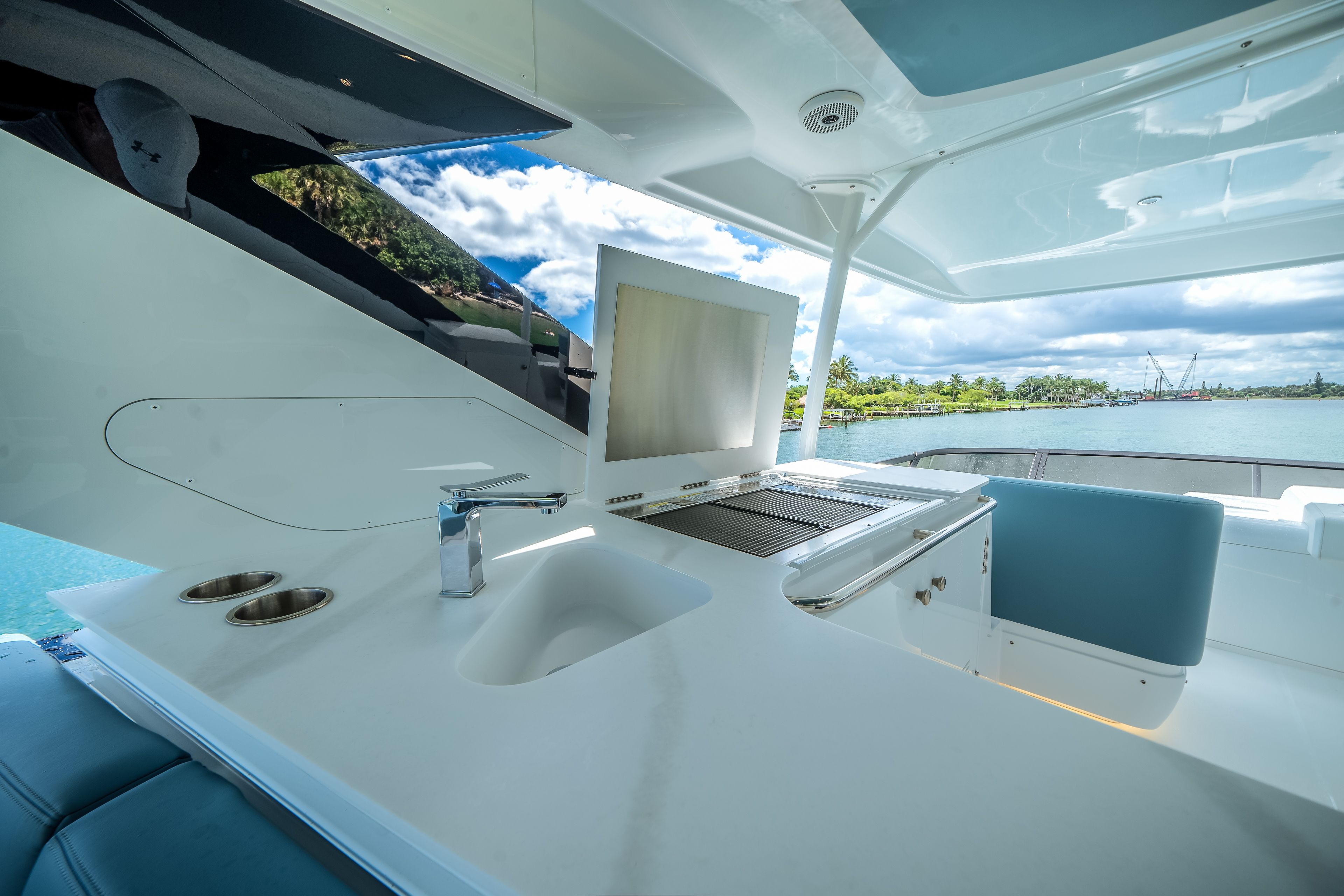 2026 Cruisers Yachts 57 Fly Image Thumbnail #31