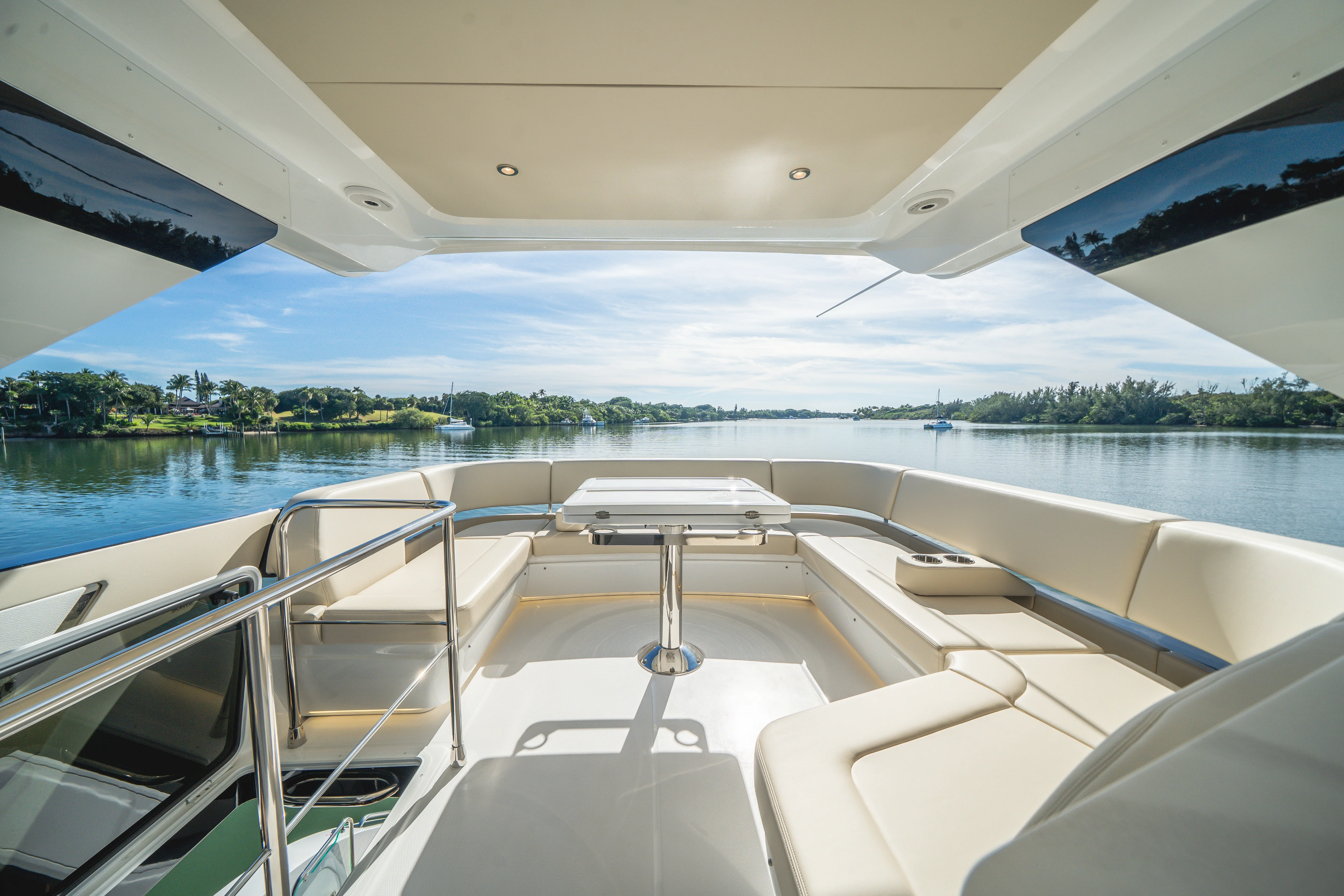 2026 Cruisers Yachts 57 Fly Image Thumbnail #19