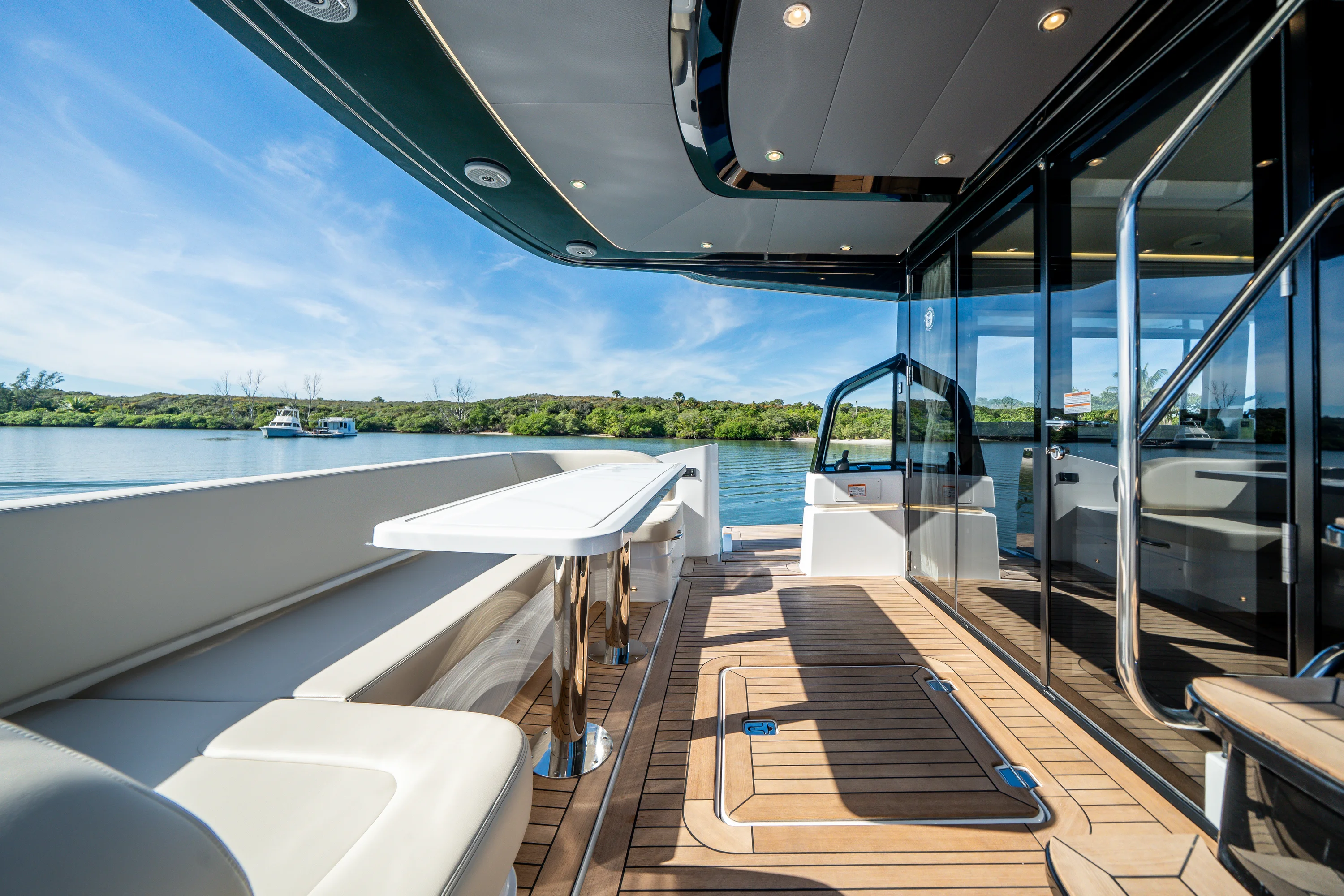 2026 Cruisers Yachts 57 FLY Image Thumbnail #13