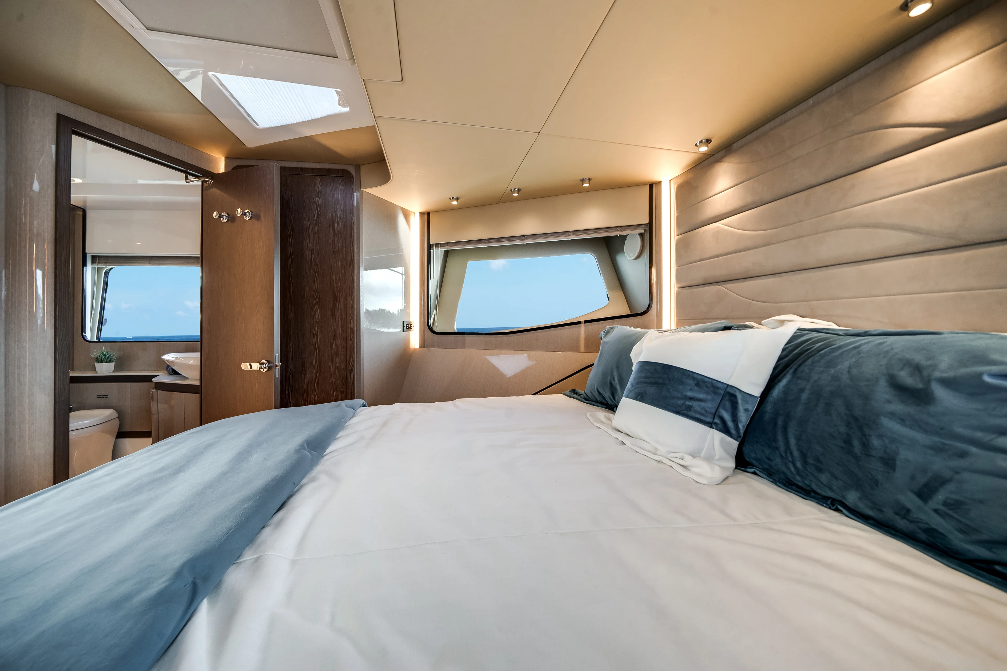 2026 Cruisers Yachts 57 Fly Image Thumbnail #61