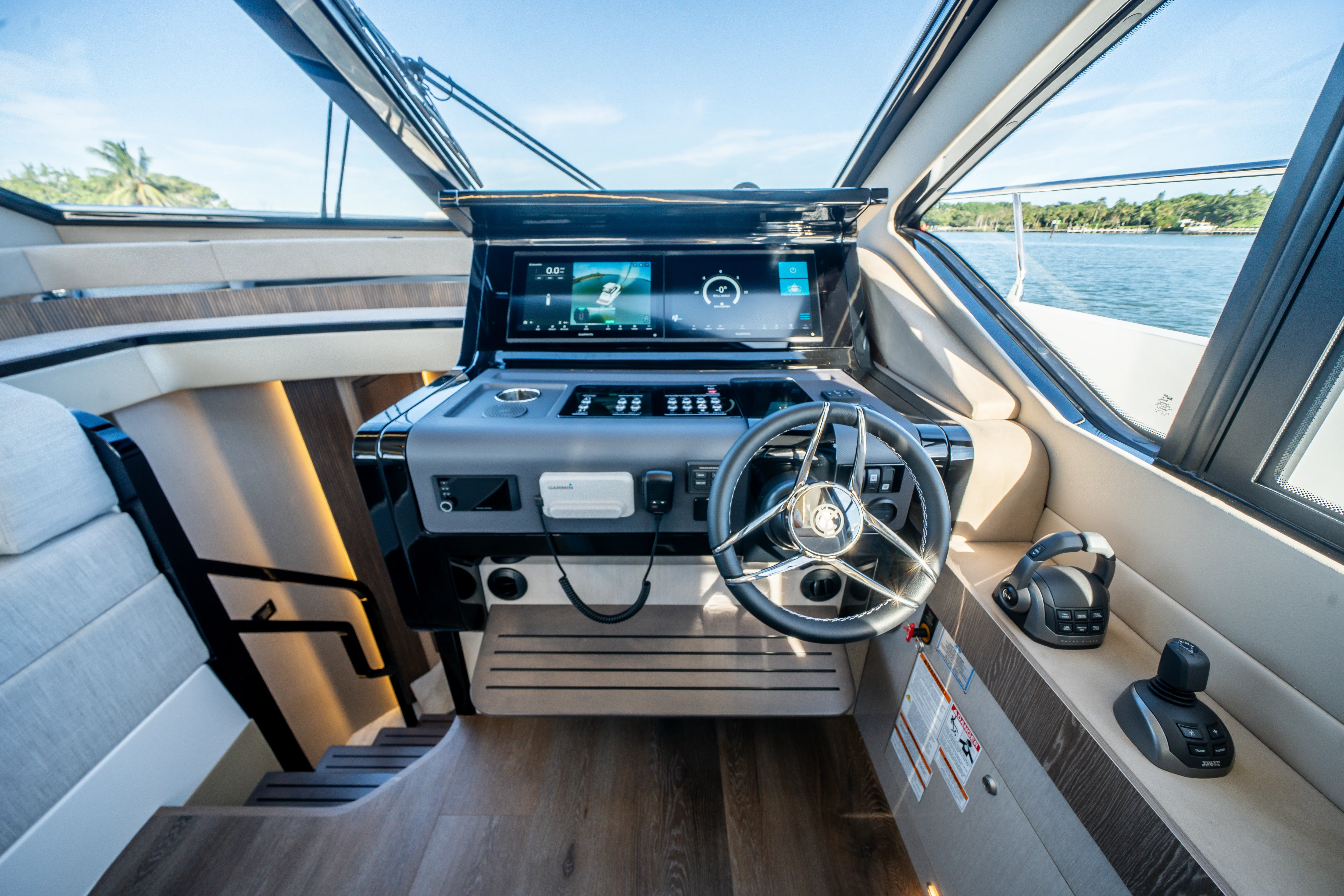 2026 Cruisers Yachts 57 Fly Image Thumbnail #31