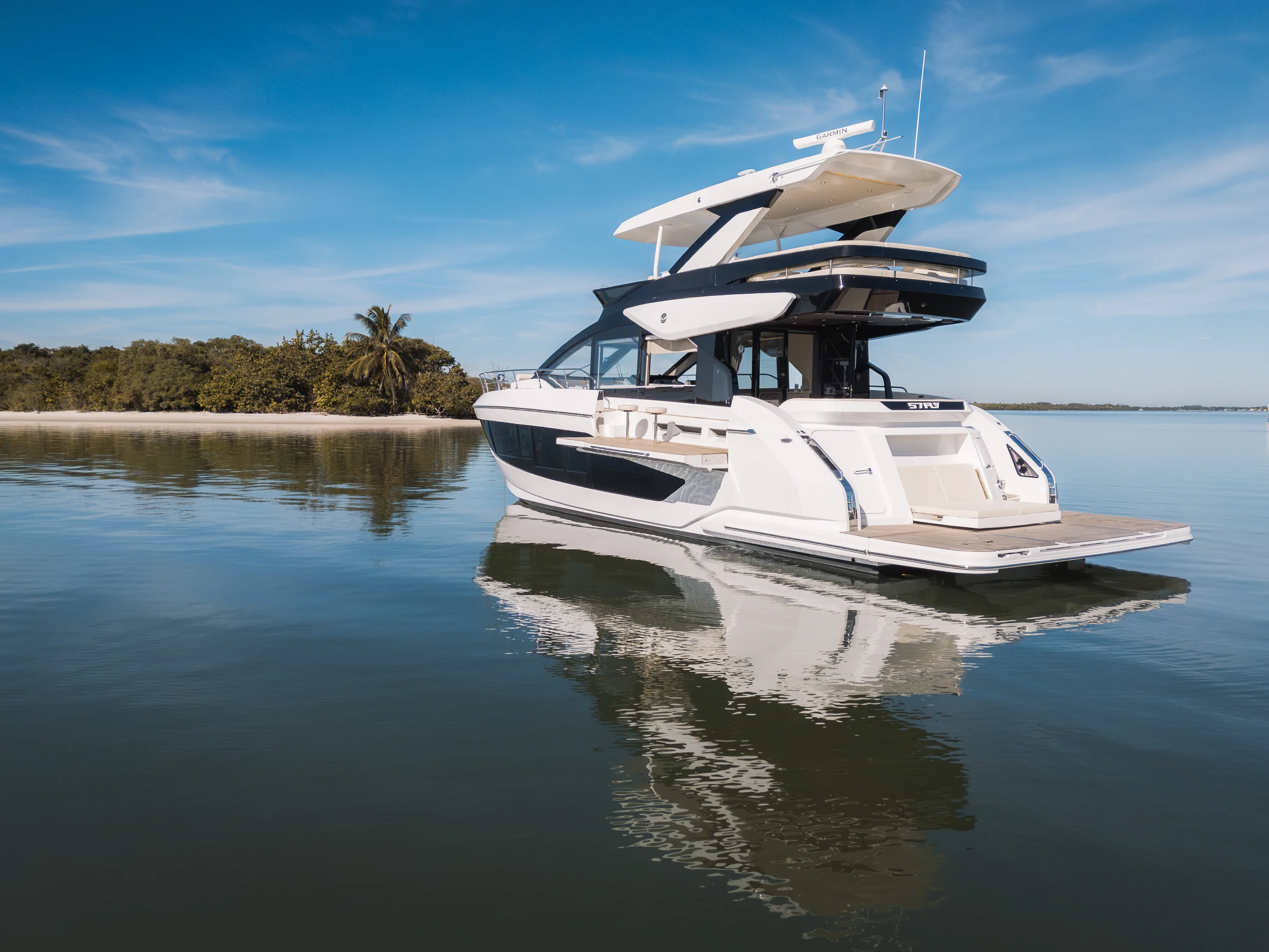 2026 Cruisers Yachts 57 FLY Image Thumbnail #8