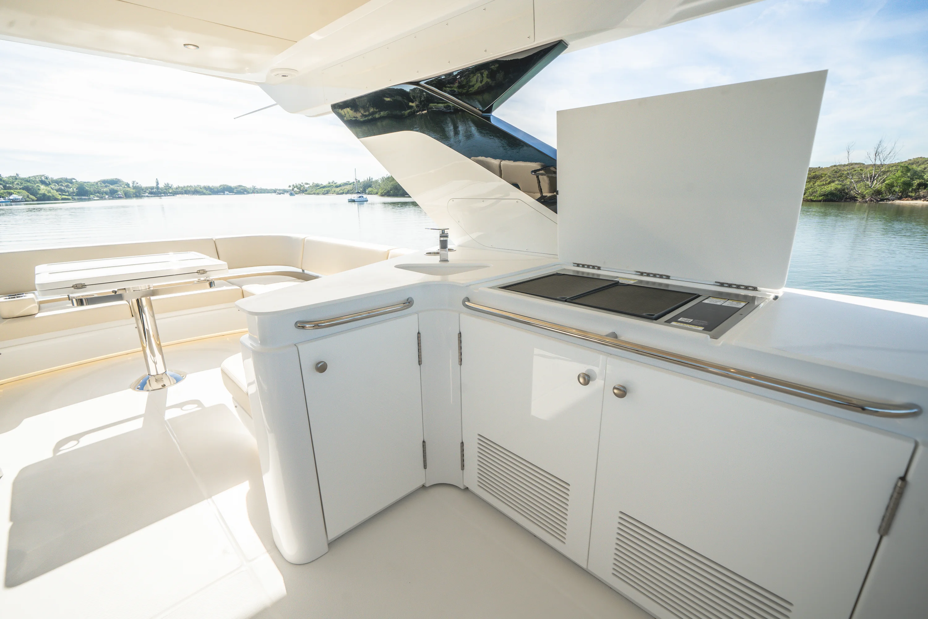 2026 Cruisers Yachts 57 FLY Image Thumbnail #20