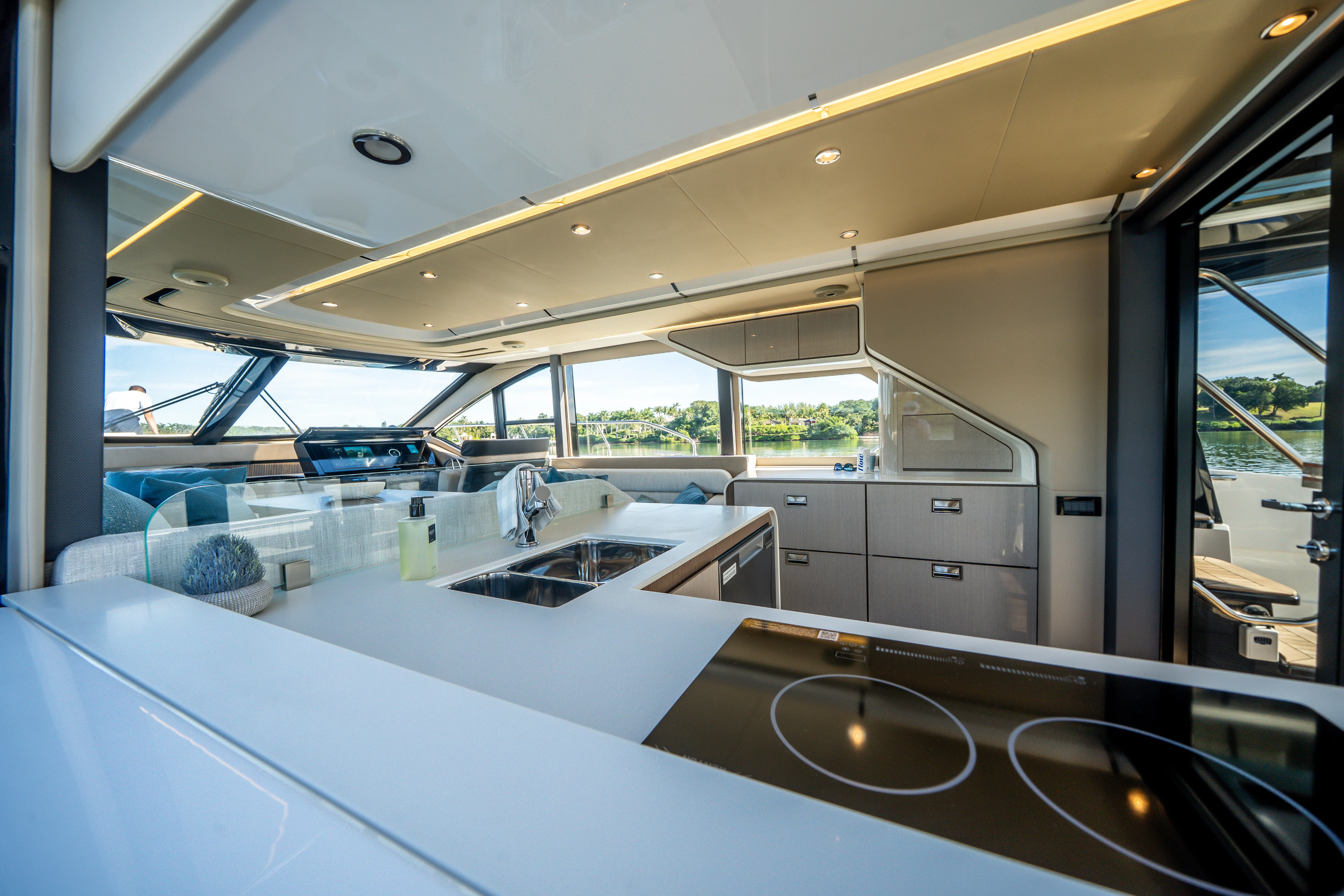 2026 Cruisers Yachts 57 Fly Image Thumbnail #18