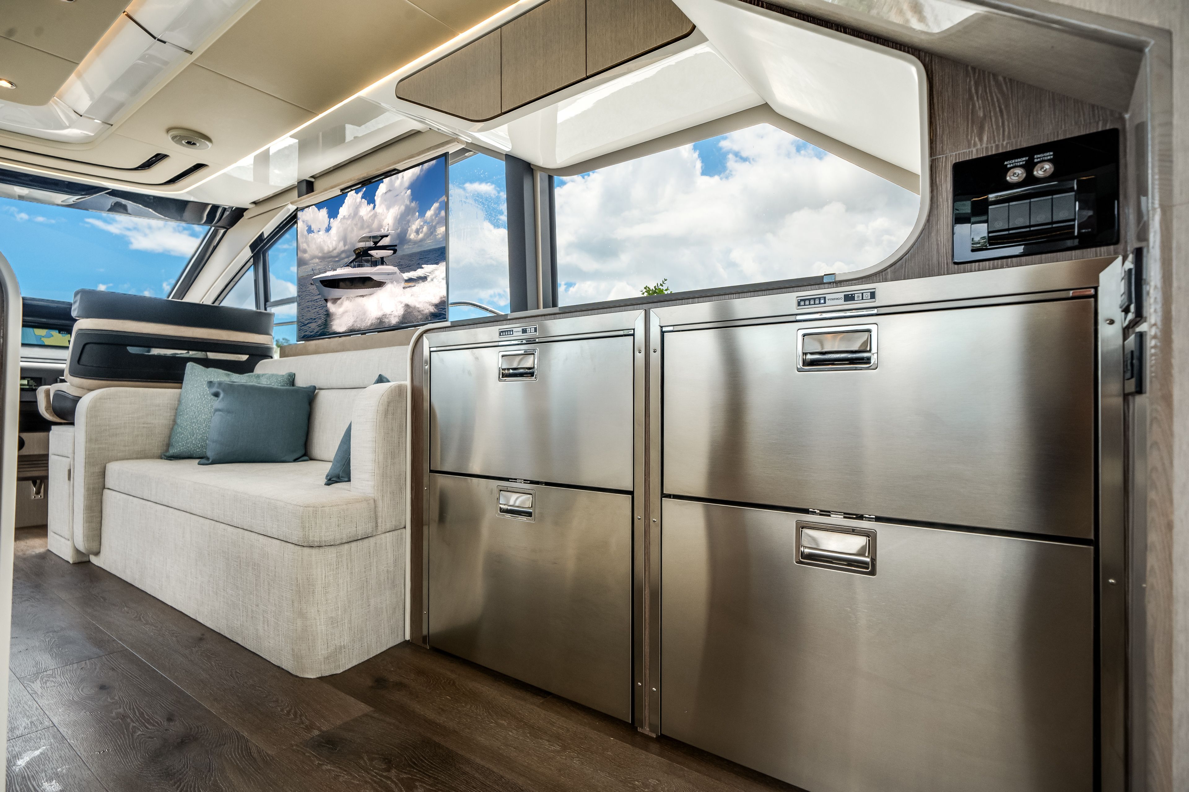 2026 Cruisers Yachts 57 Fly Image Thumbnail #20