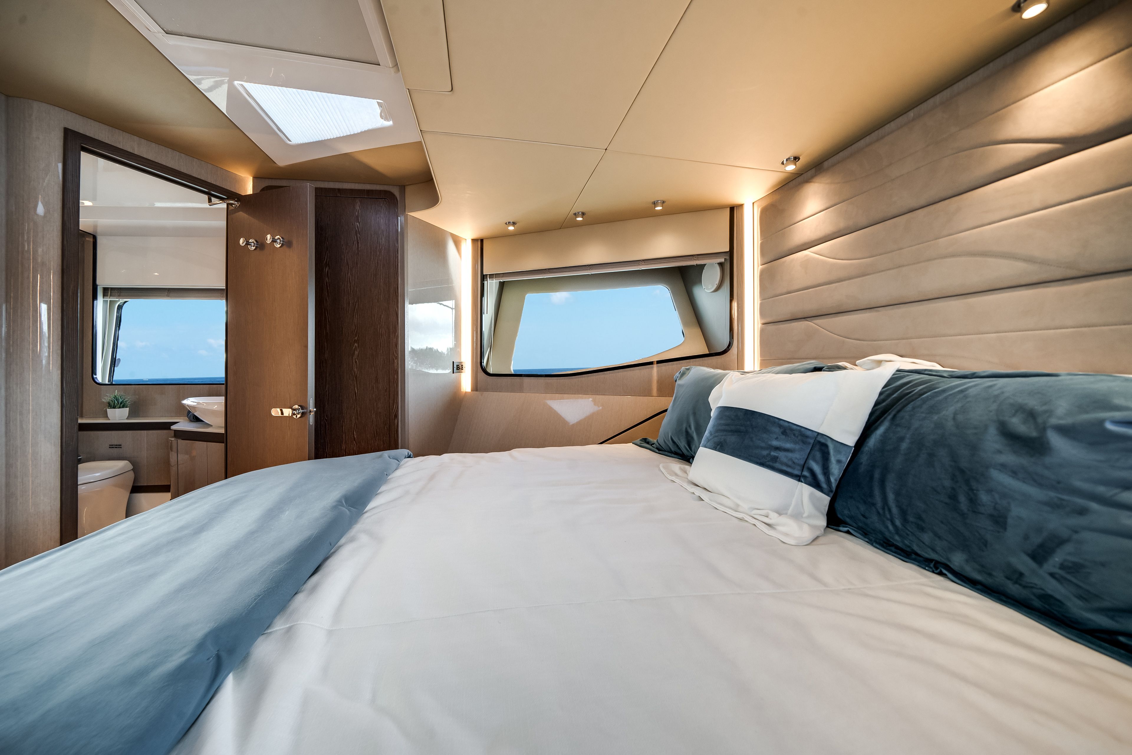 2026 Cruisers Yachts 57 Fly Image Thumbnail #74