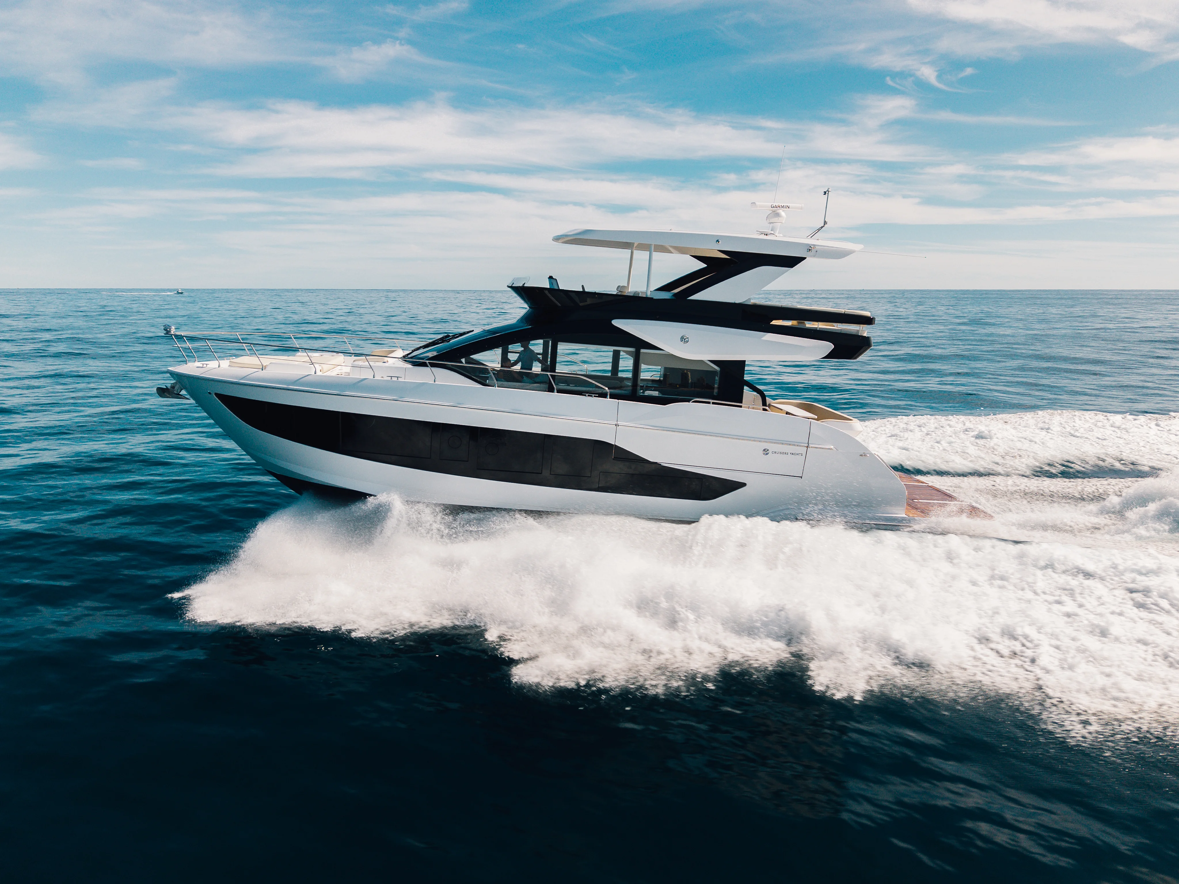 2026 Cruisers Yachts 57 Fly