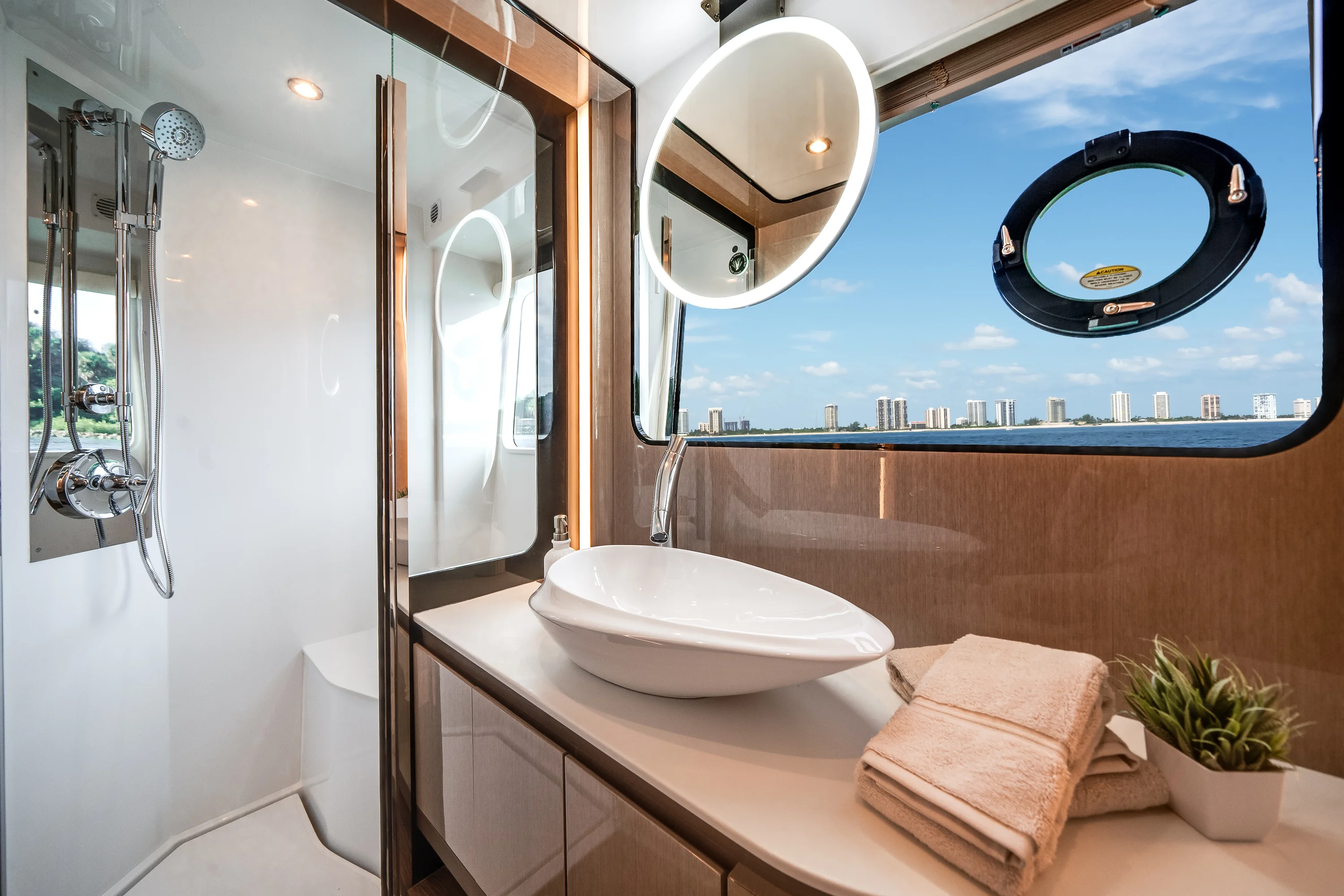 2026 Cruisers Yachts 57 FLY Image Thumbnail #43