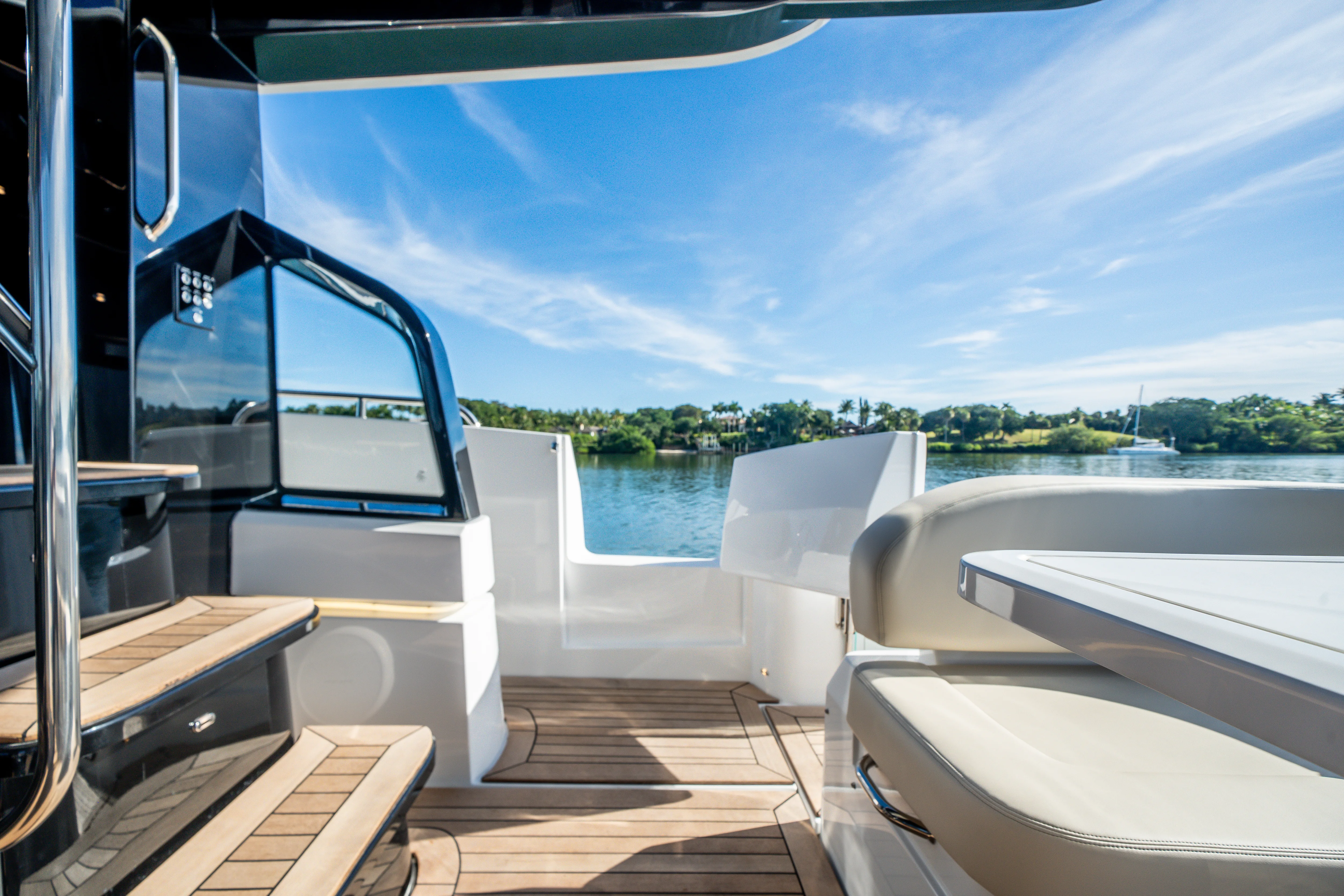 2026 Cruisers Yachts 57 Fly Image Thumbnail #17