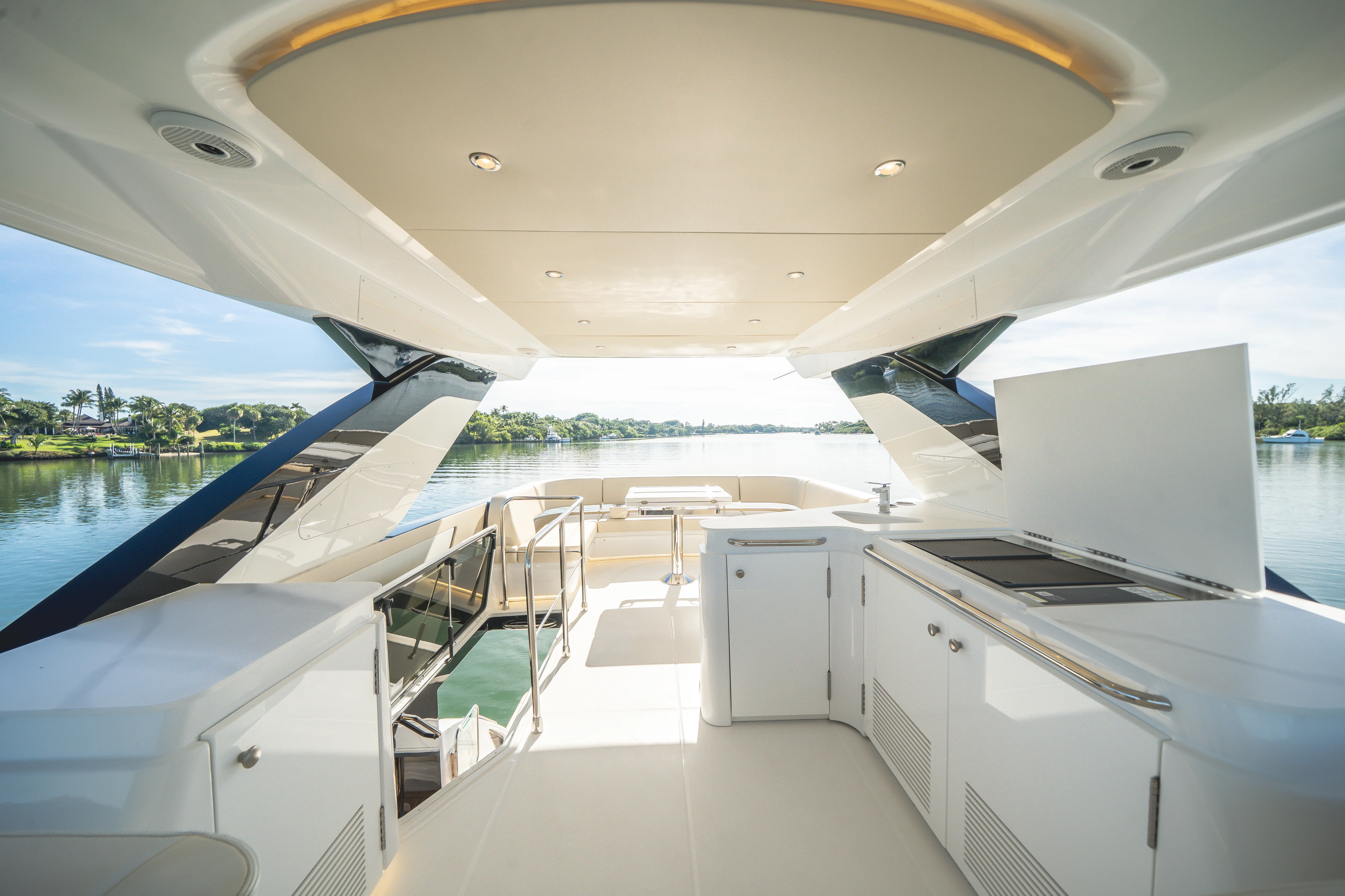 2026 Cruisers Yachts 57 Fly Image Thumbnail #21