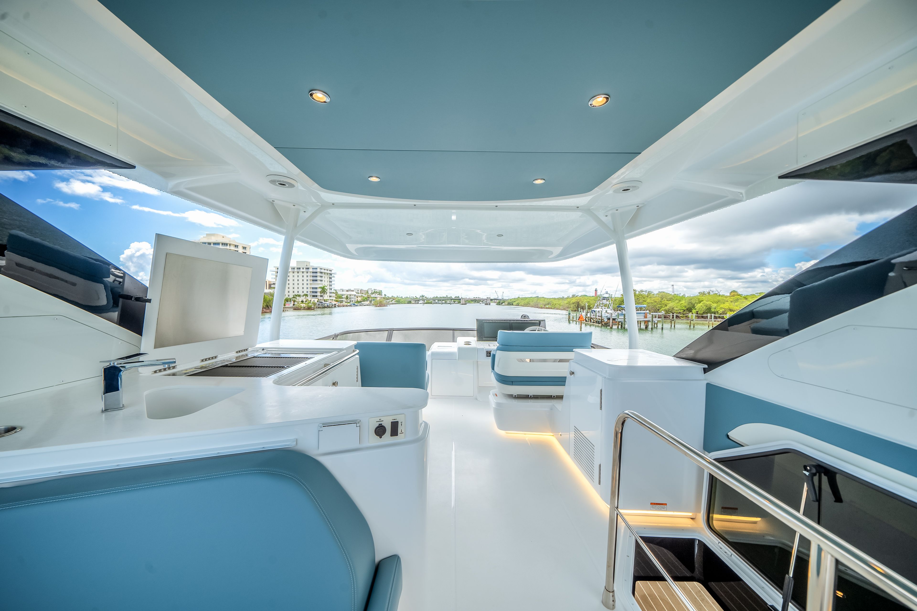 2026 Cruisers Yachts 57 Fly Image Thumbnail #35