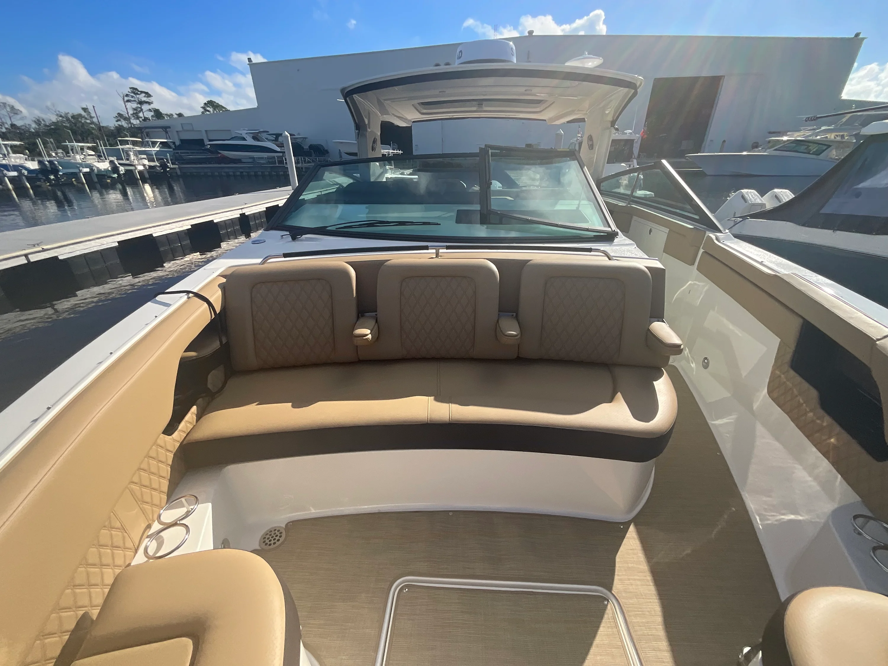 2026 Sea Ray SLX 400 Outboard Image Thumbnail #28