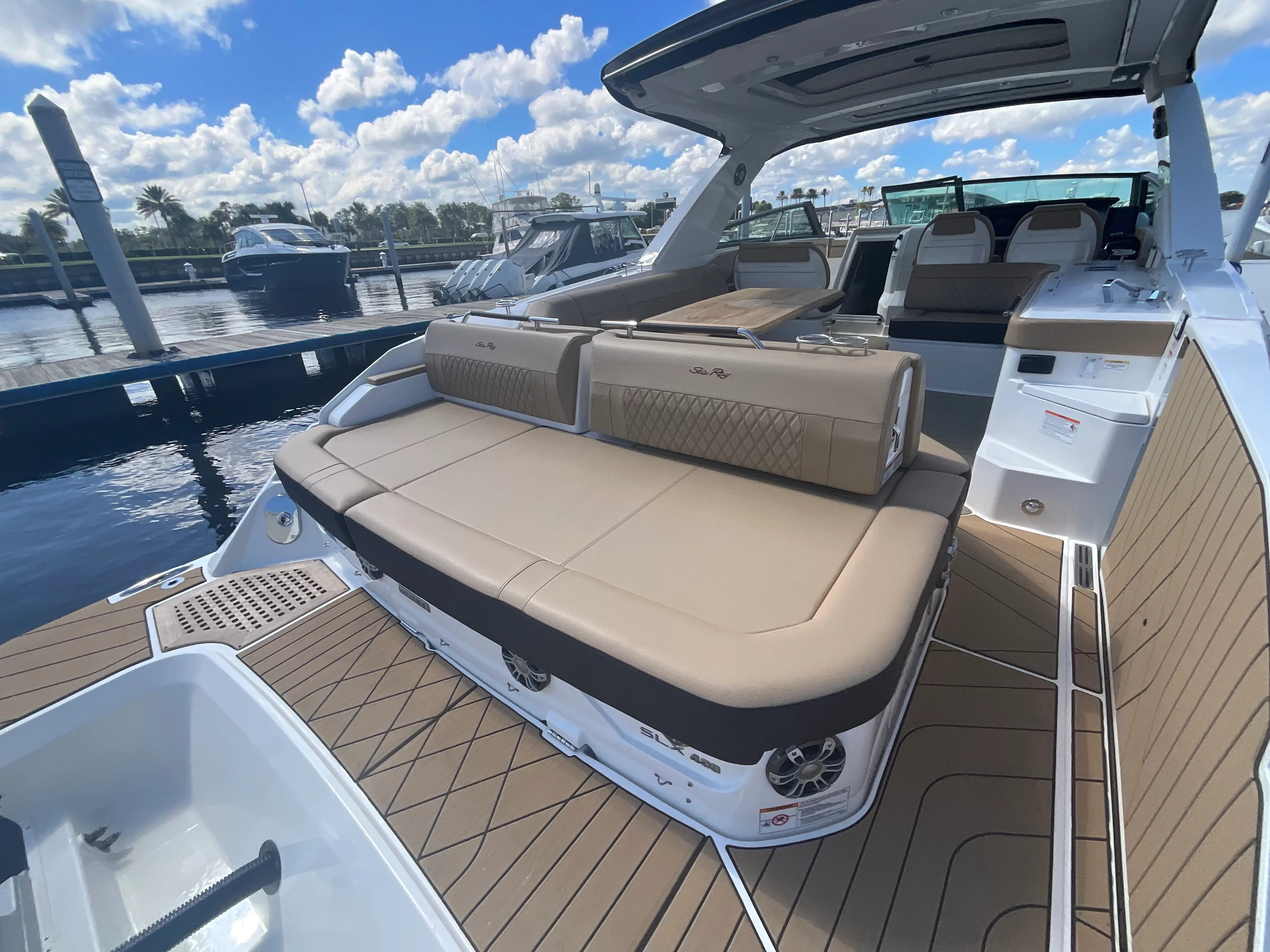 2026 Sea Ray SLX 400 Outboard Image Thumbnail #10