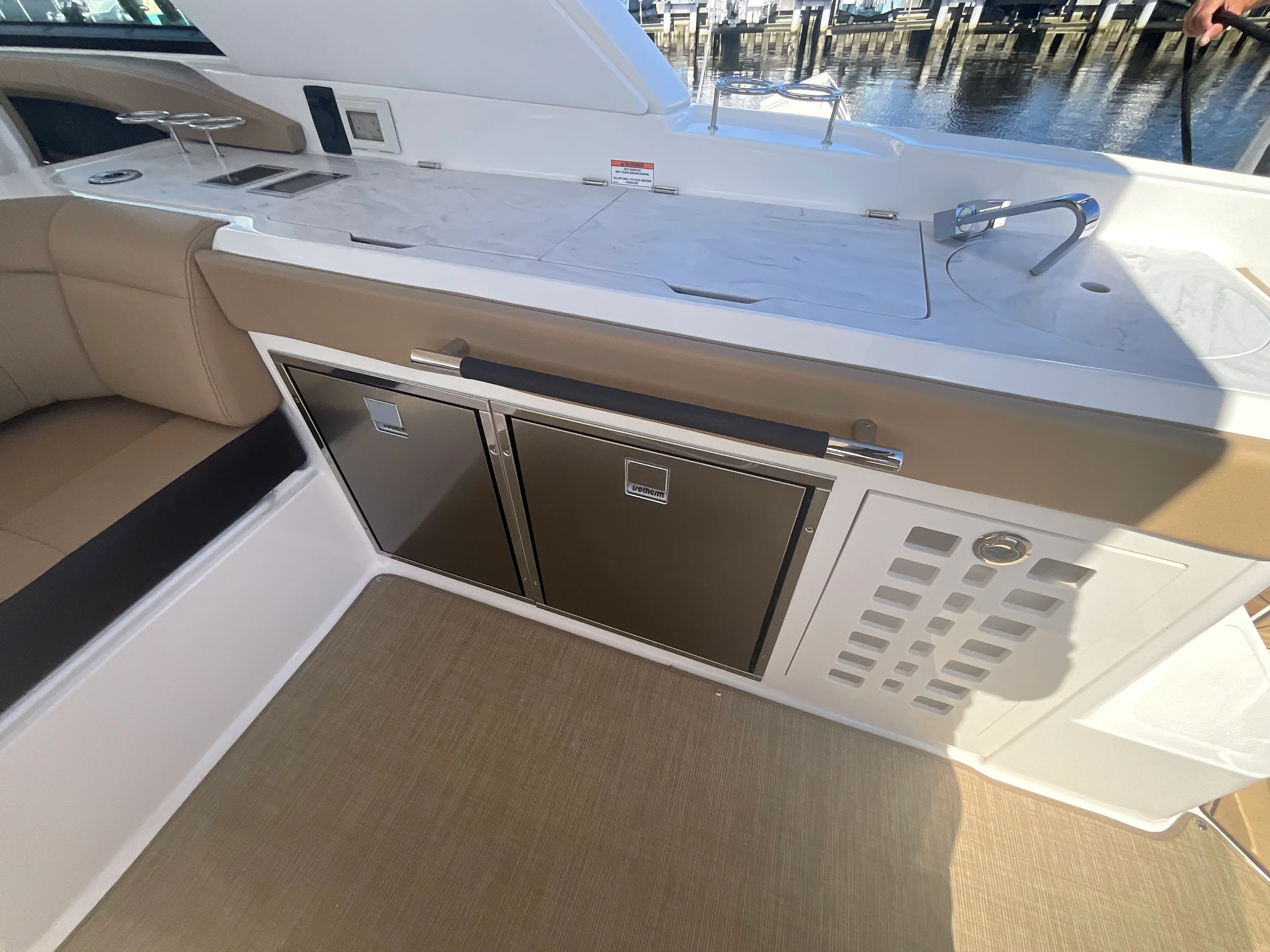 2026 Sea Ray SLX 400 Outboard Image Thumbnail #14