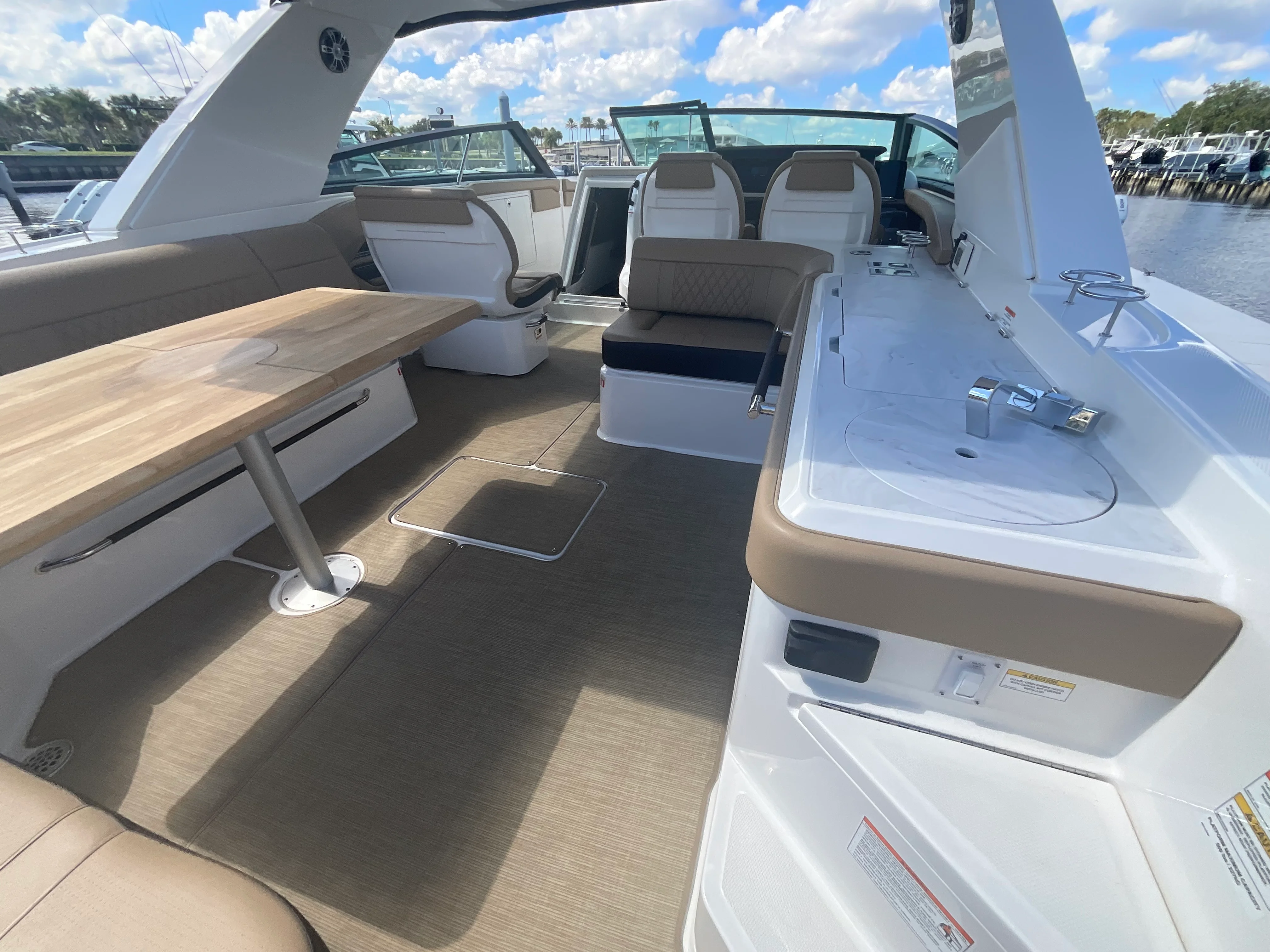 2026 Sea Ray SLX 400 Outboard Image Thumbnail #15