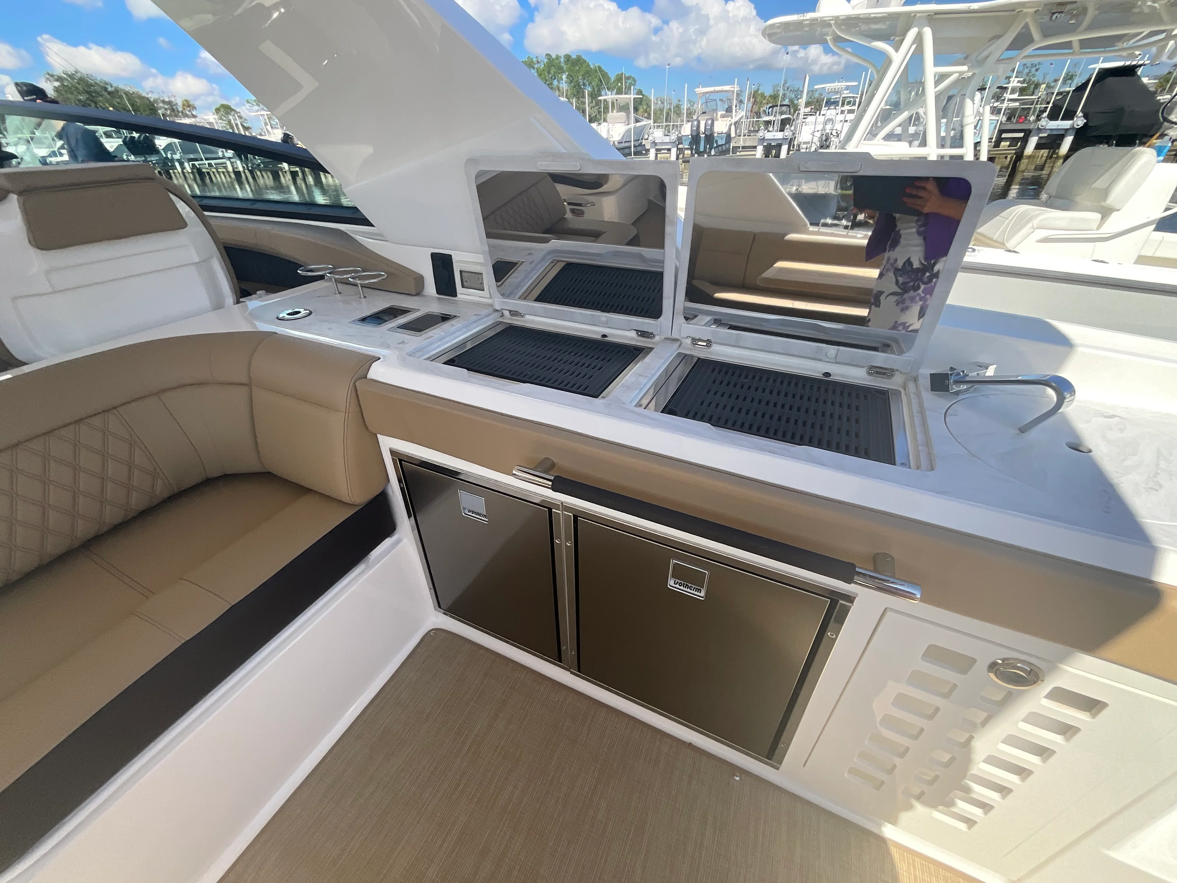 2026 Sea Ray SLX 400 Outboard Image Thumbnail #16