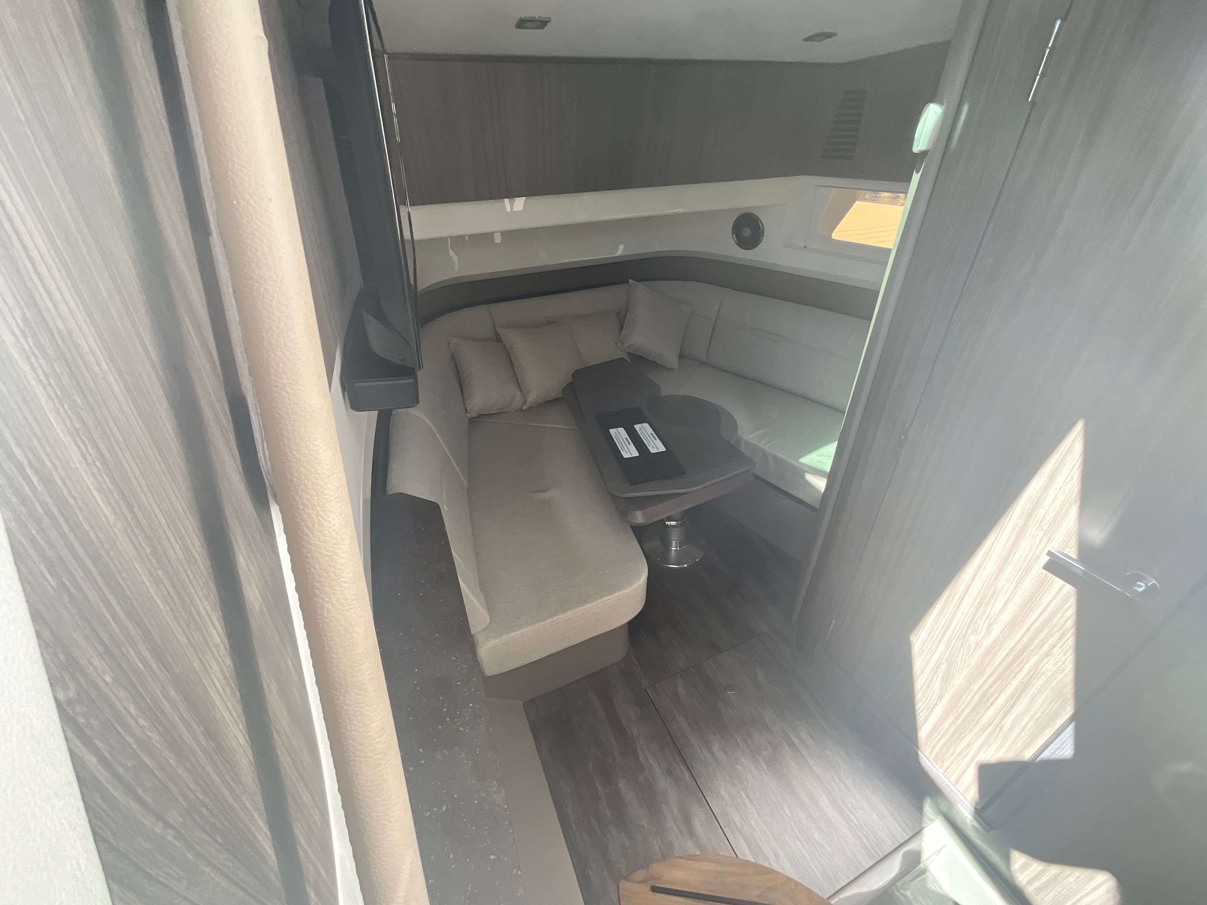 2026 Sea Ray SLX 400 Outboard Image Thumbnail #33