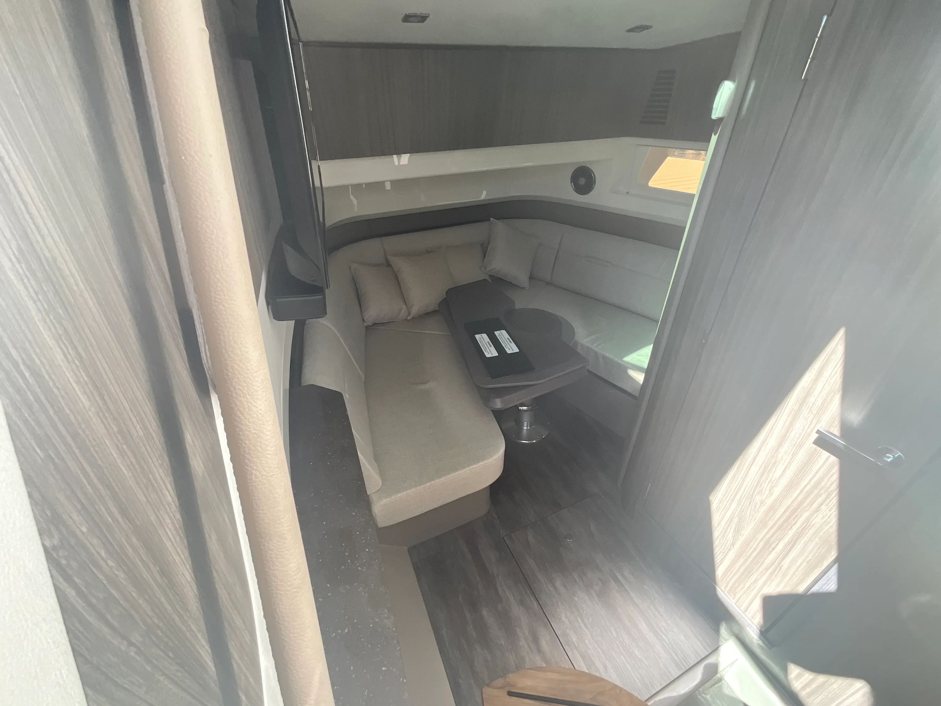 2026 Sea Ray SLX 400 Outboard Image Thumbnail #33