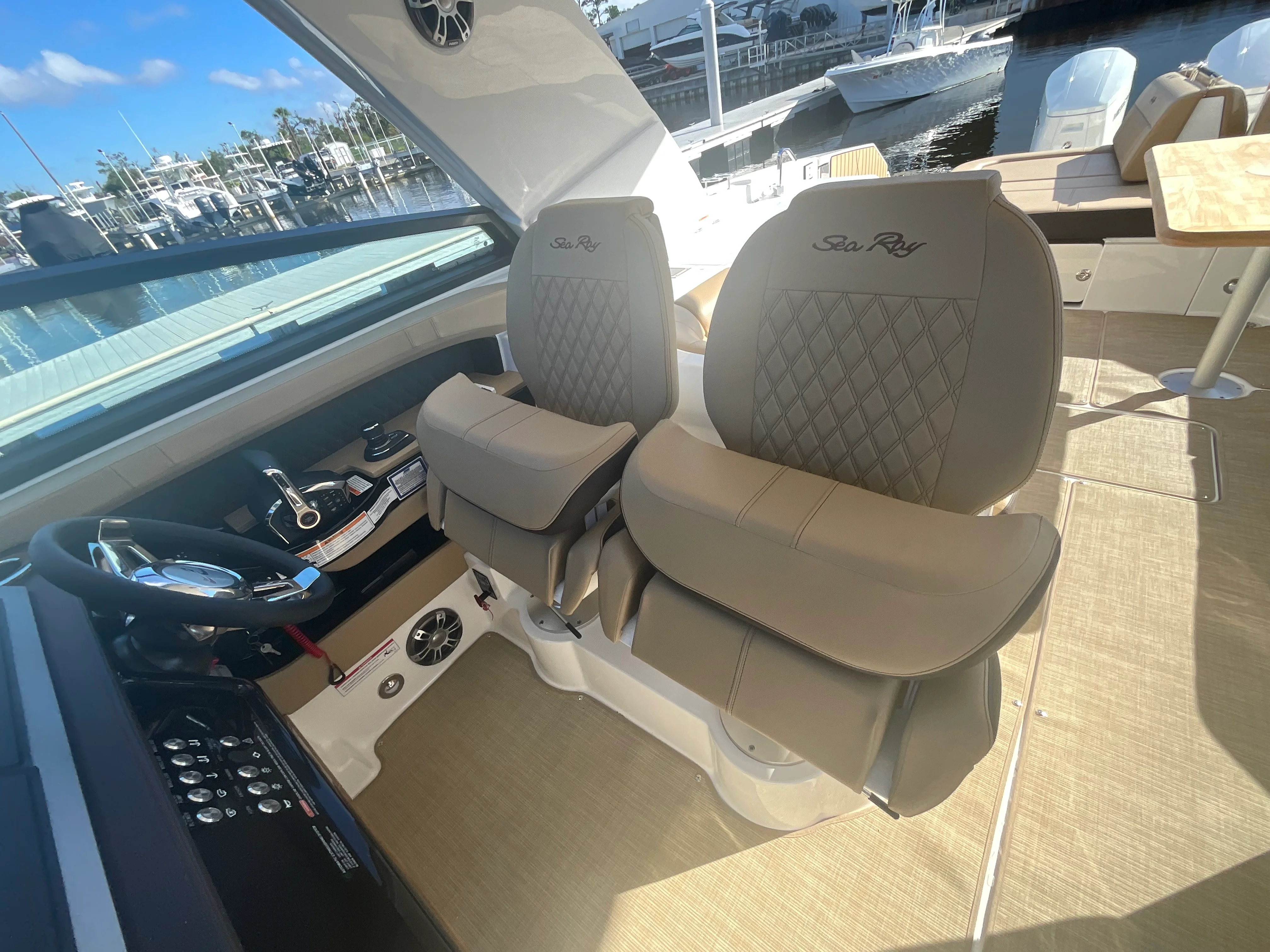 2026 Sea Ray SLX 400 Outboard Image Thumbnail #17