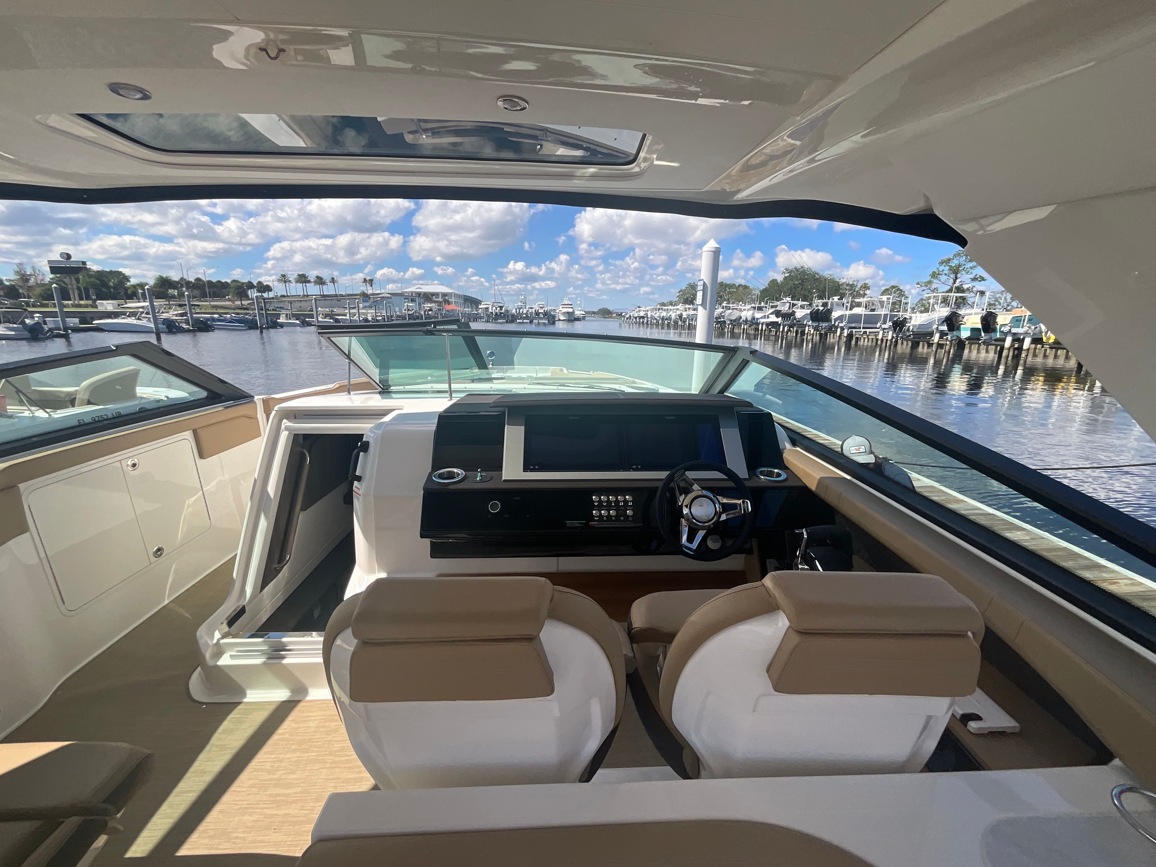 2026 Sea Ray SLX 400 Outboard Image Thumbnail #8