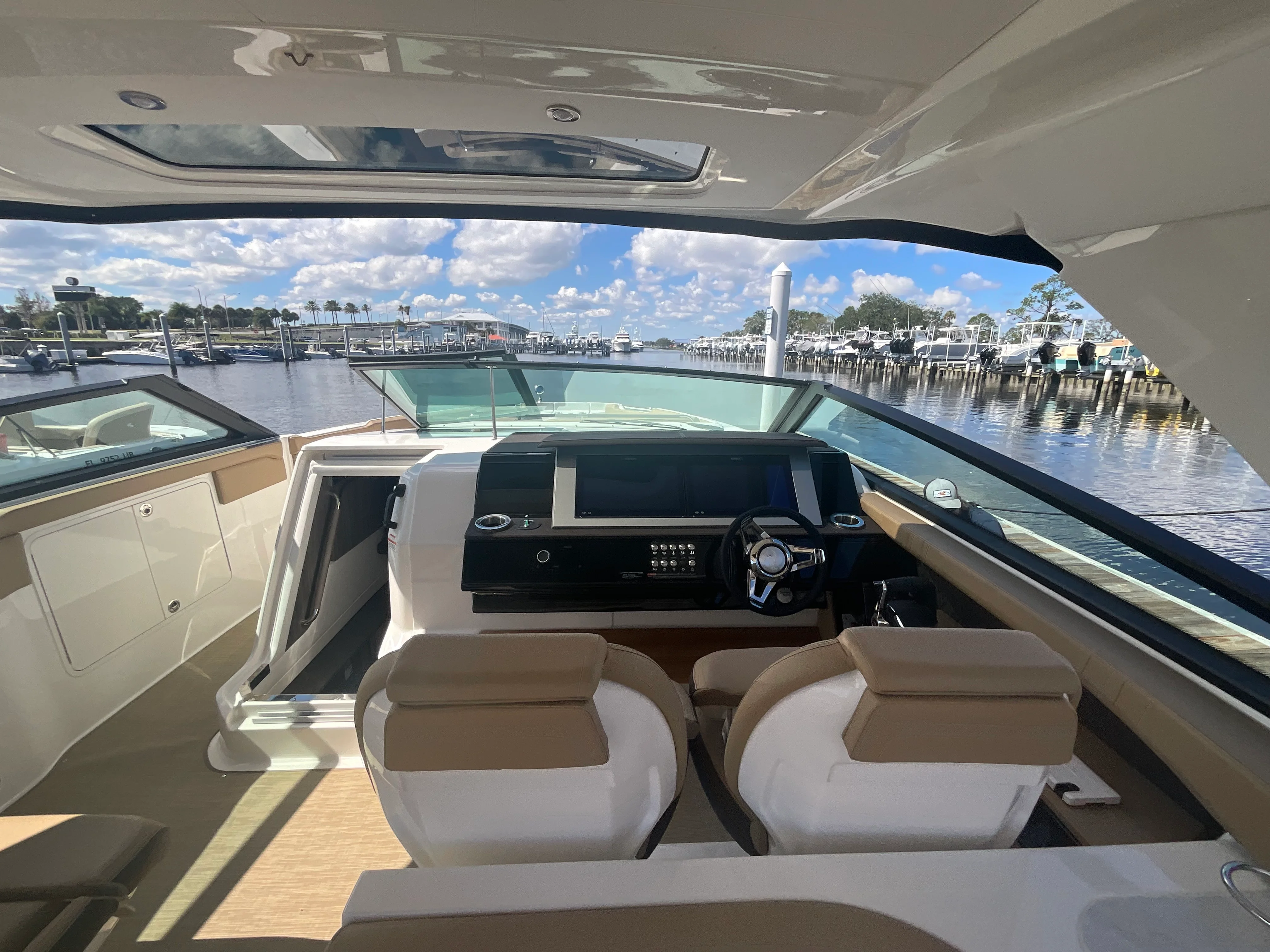 2026 Sea Ray SLX 400 Outboard Image Thumbnail #8