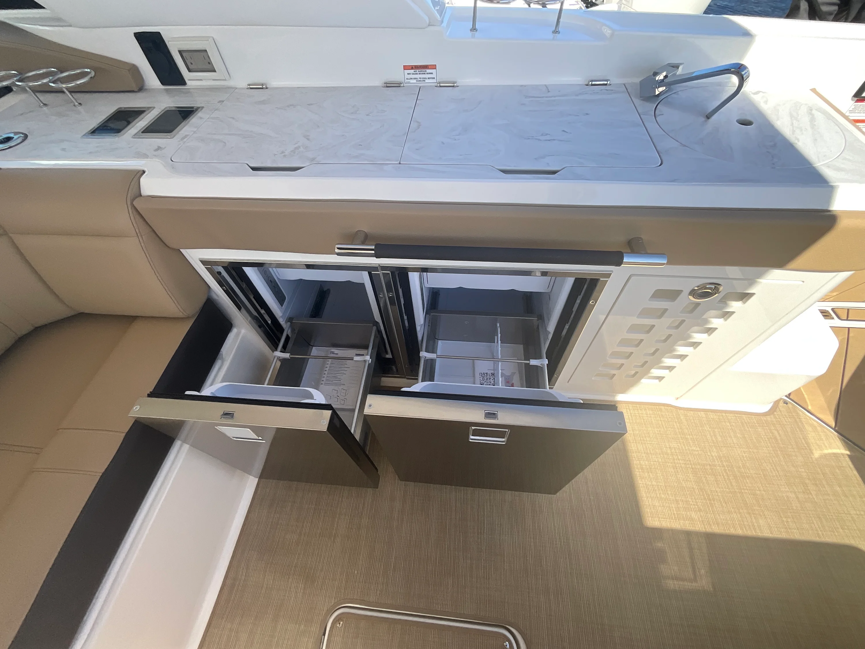 2026 Sea Ray SLX 400 Outboard Image Thumbnail #21