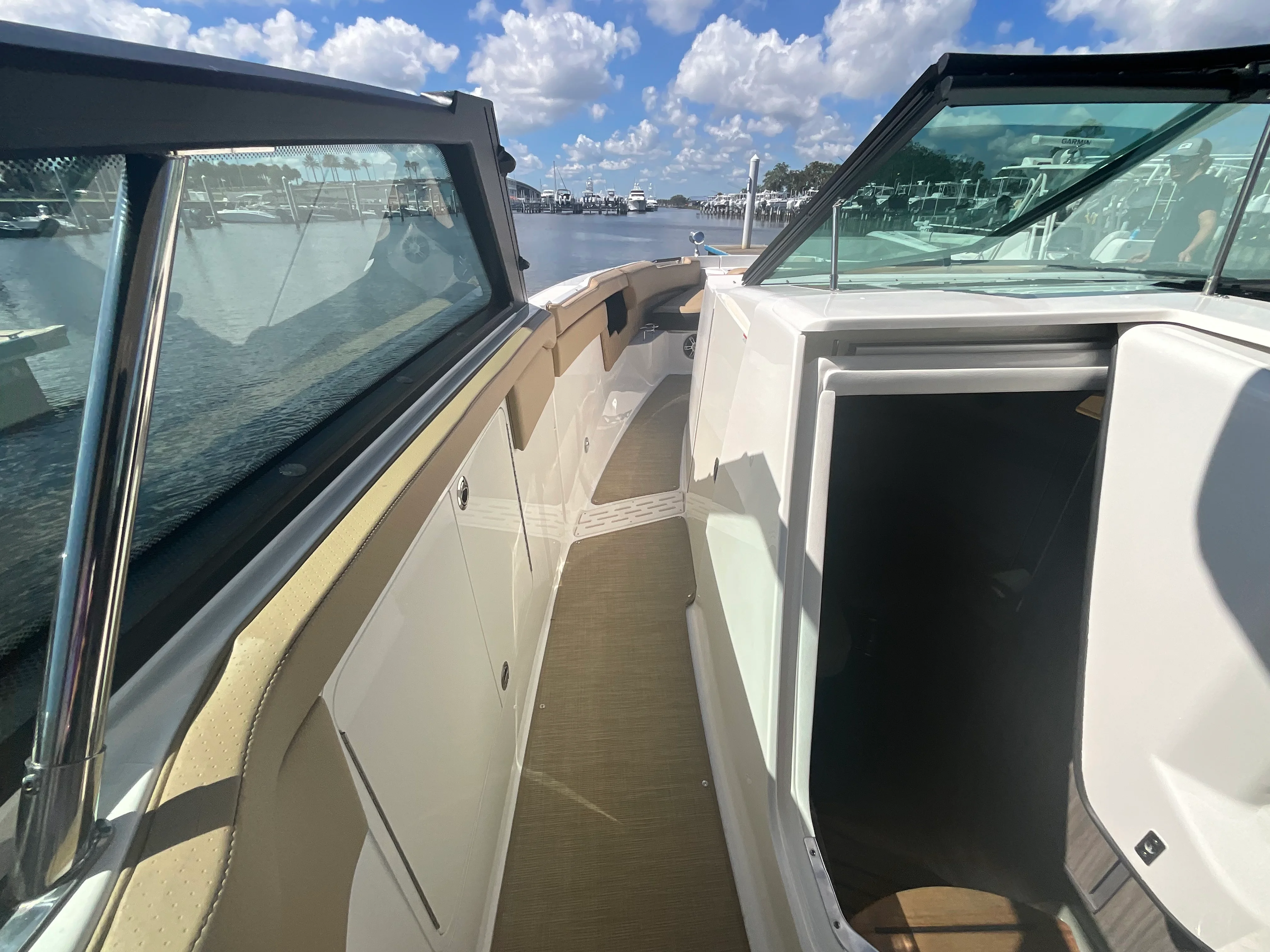 2026 Sea Ray SLX 400 Outboard Image Thumbnail #35