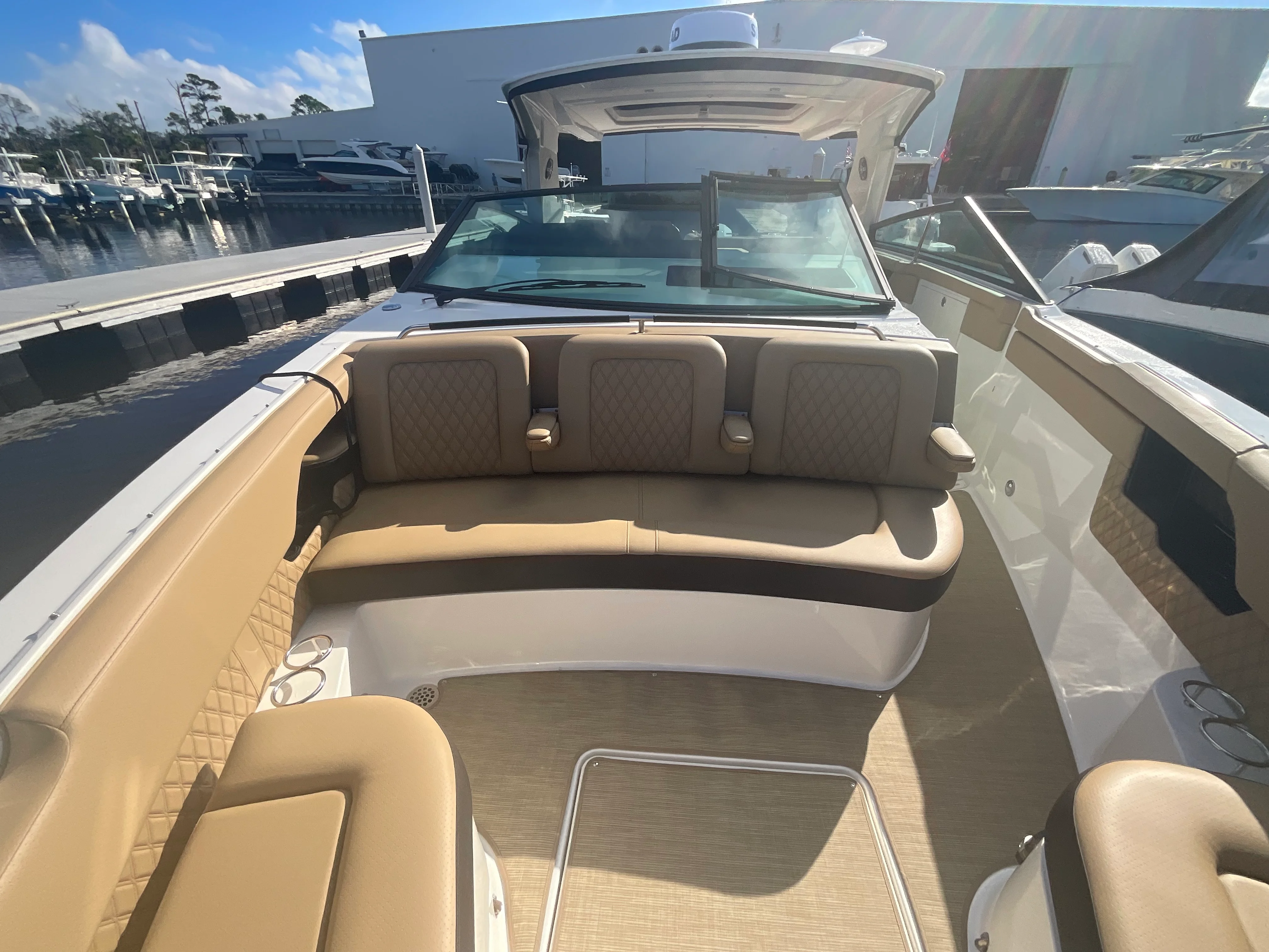 2026 Sea Ray SLX 400 Outboard Image Thumbnail #18