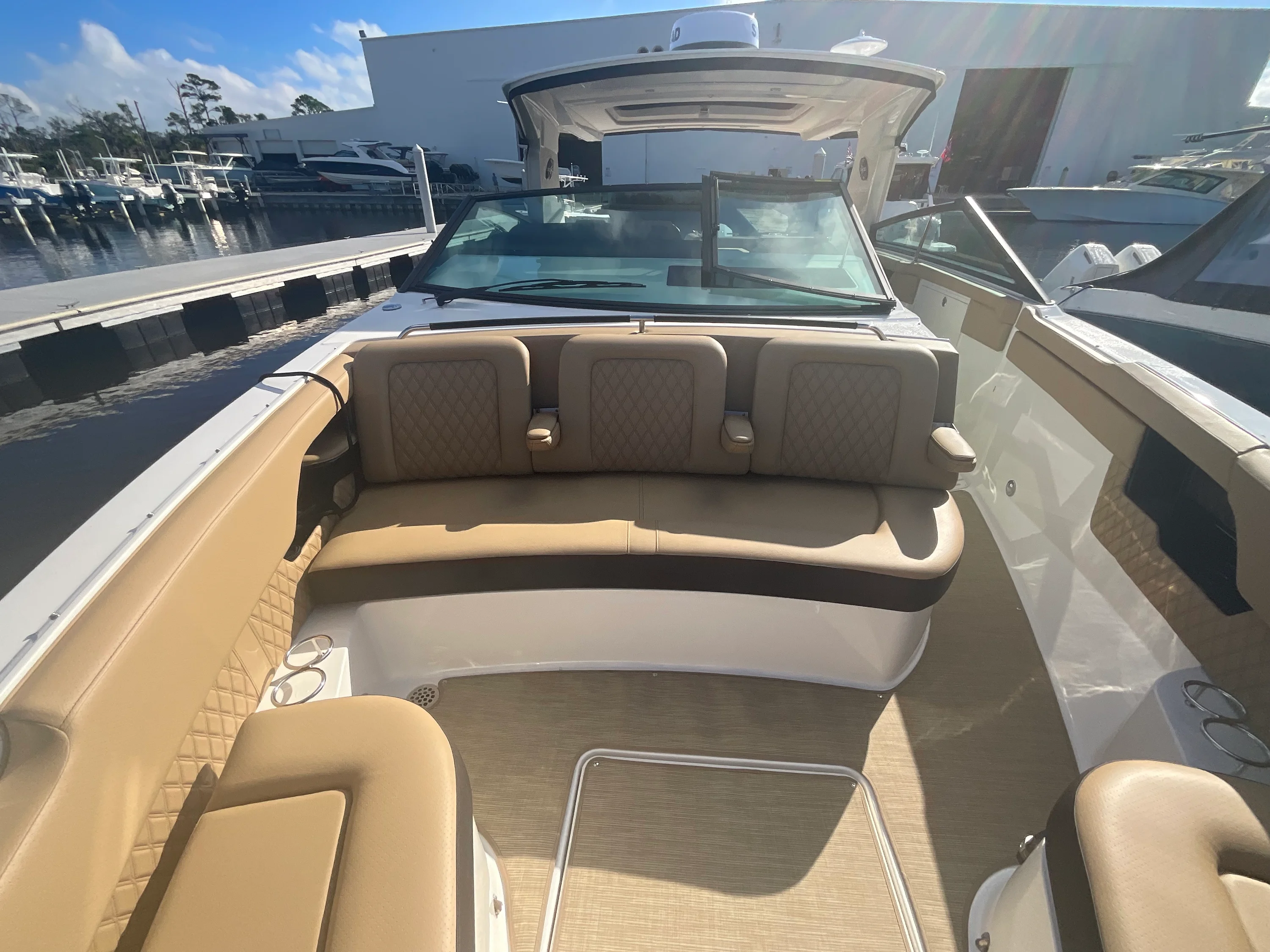 2026 Sea Ray SLX 400 Outboard Image Thumbnail #18