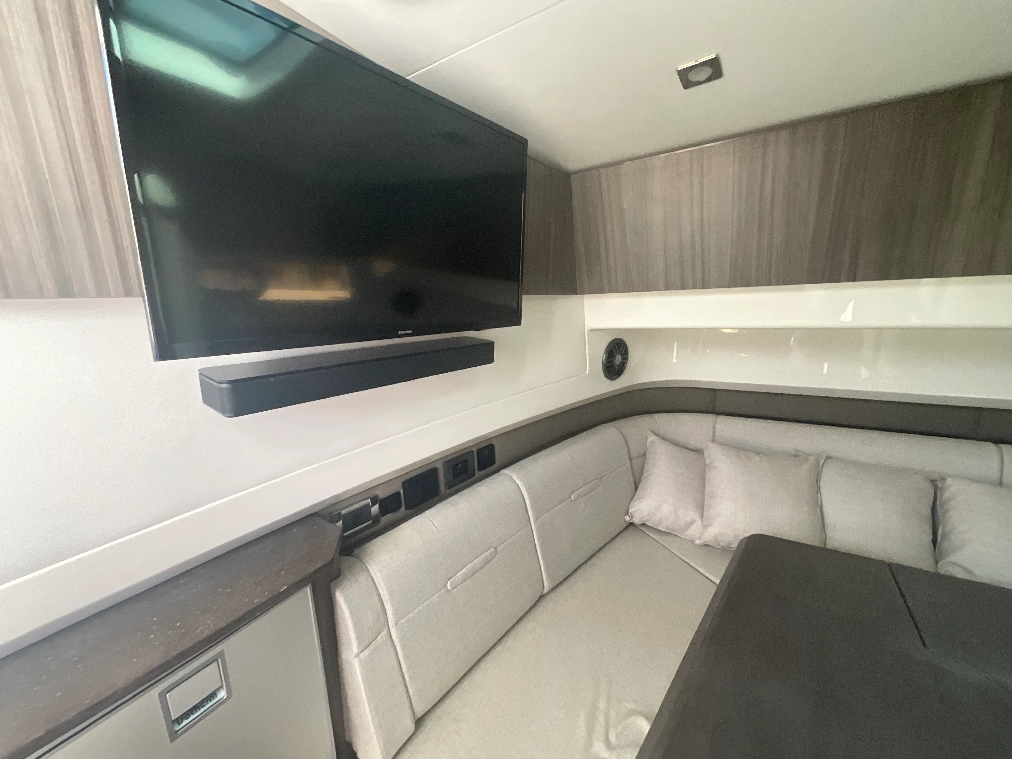 2026 Sea Ray SLX 400 Outboard Image Thumbnail #32