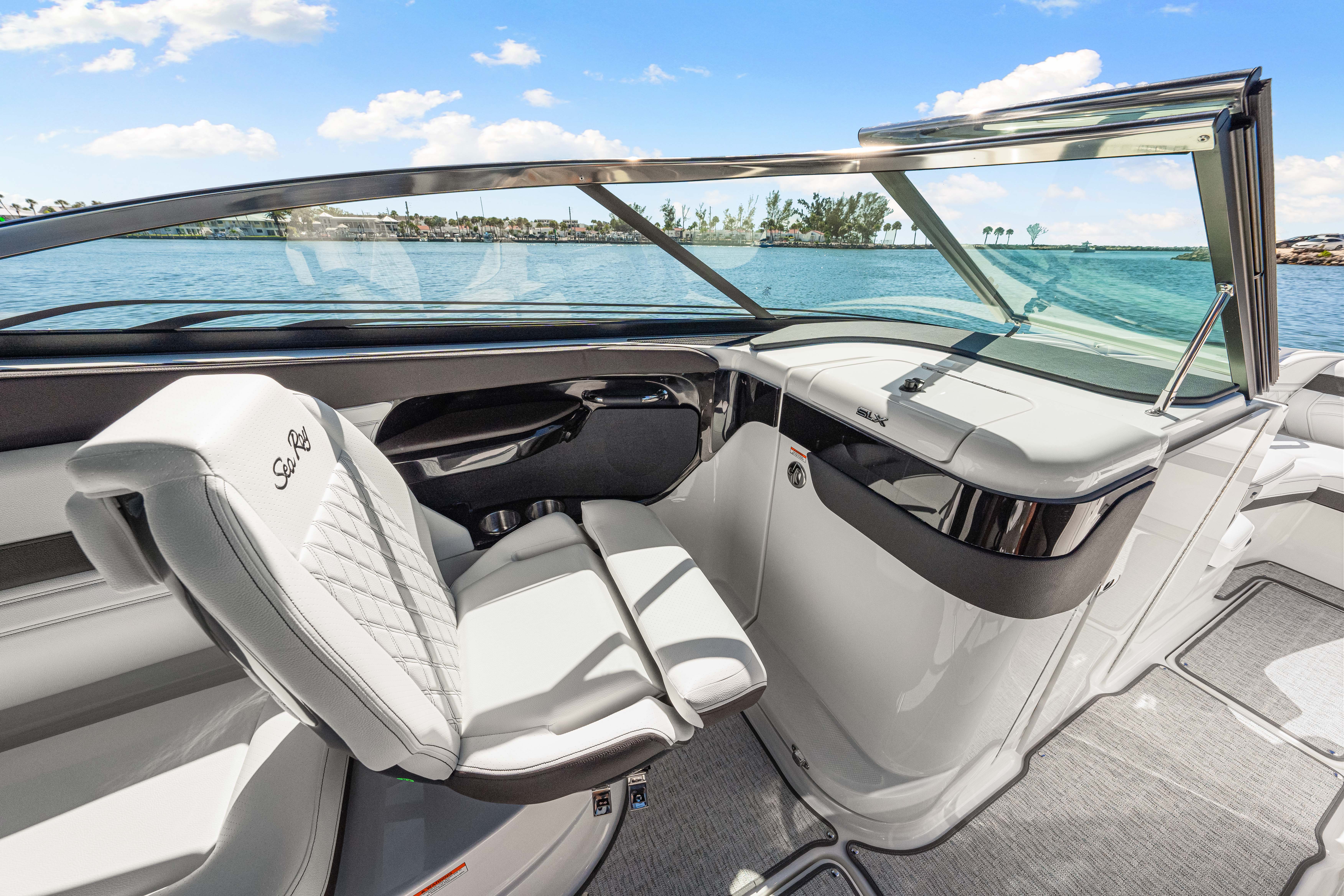 2026 Sea Ray SLX 260 Outboard Image Thumbnail #32