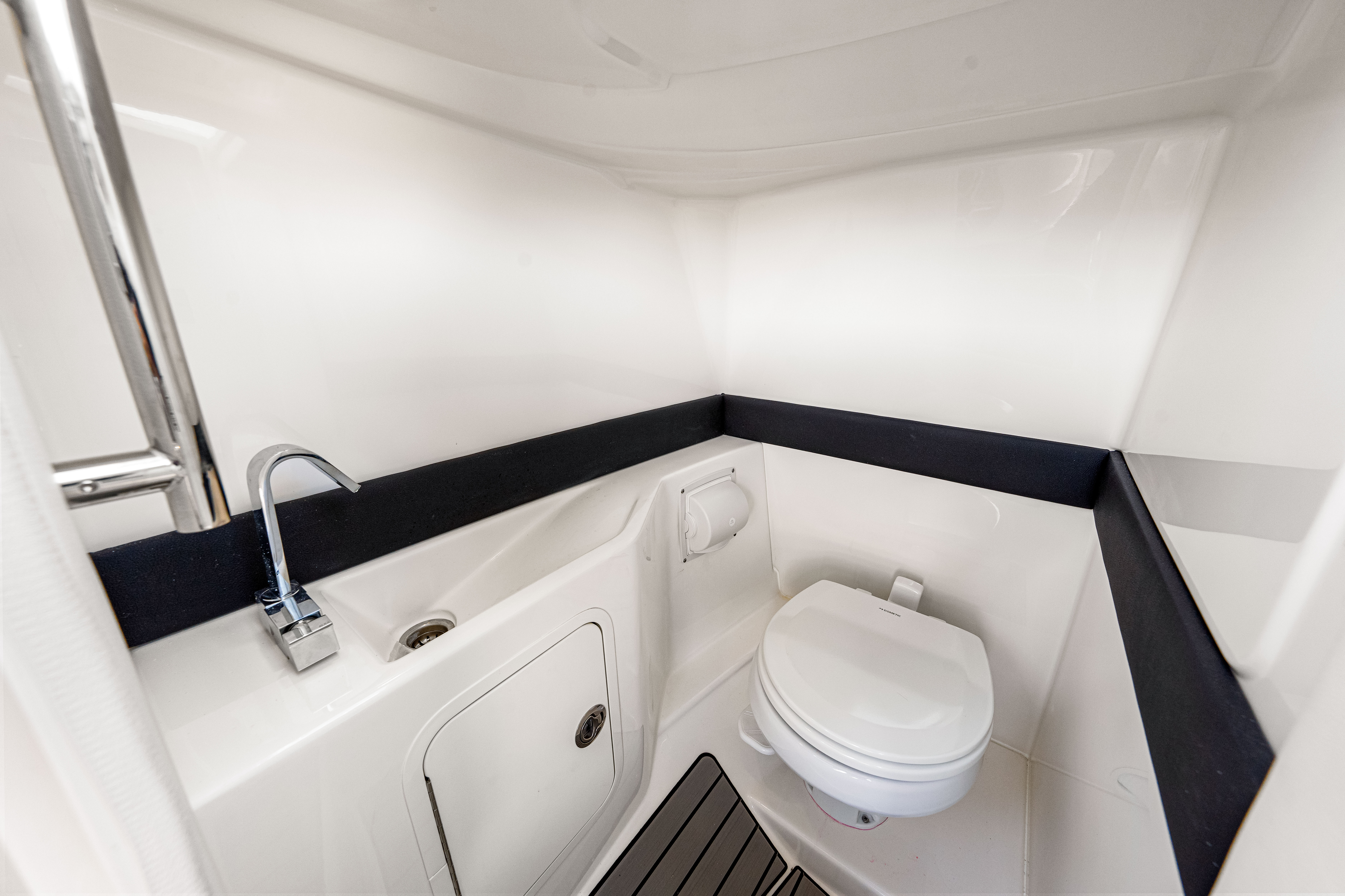 2026 Sea Ray SLX 260 Outboard Image Thumbnail #40