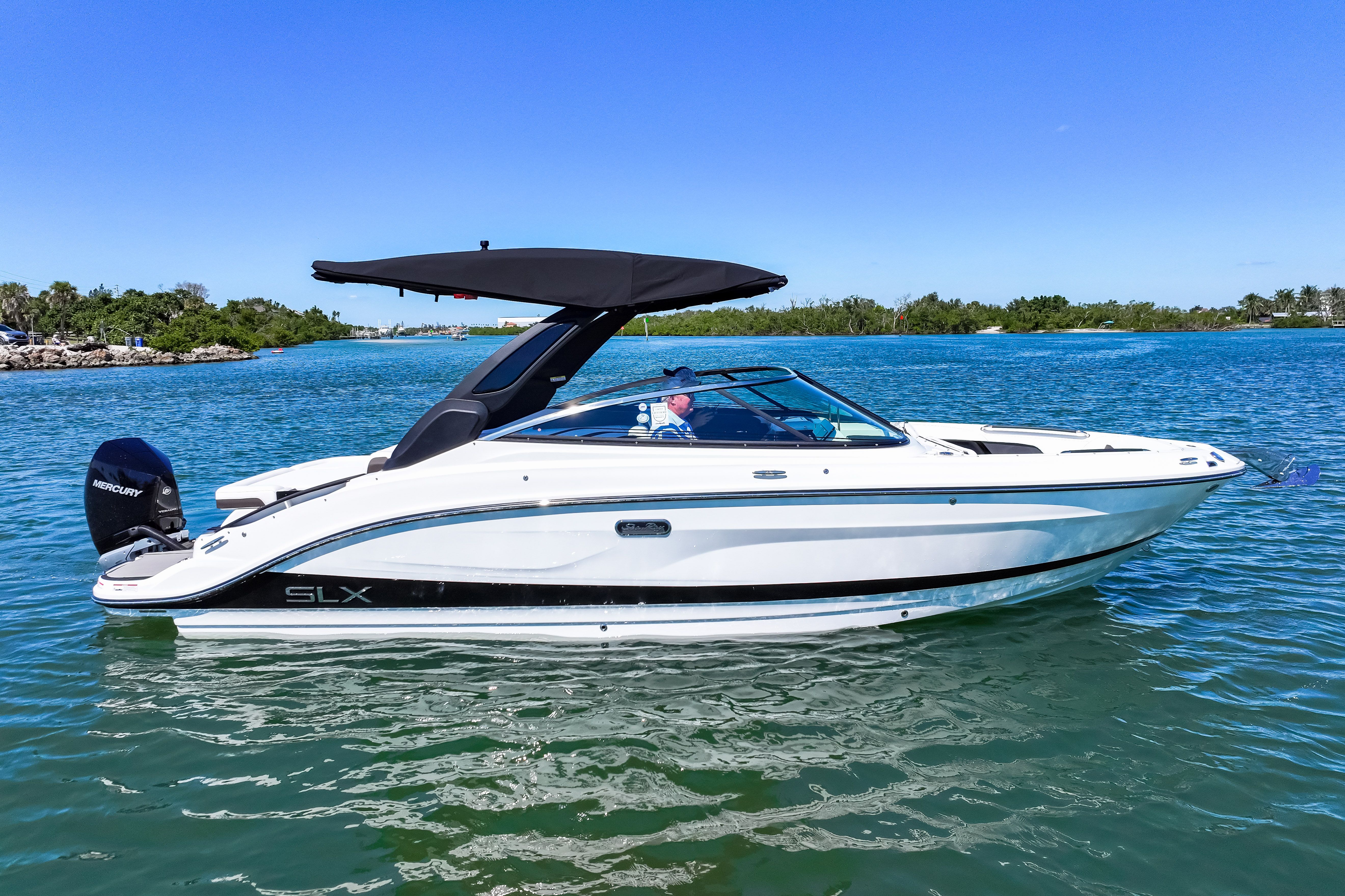 2026 Sea Ray SLX 260 Outboard Image Thumbnail #0