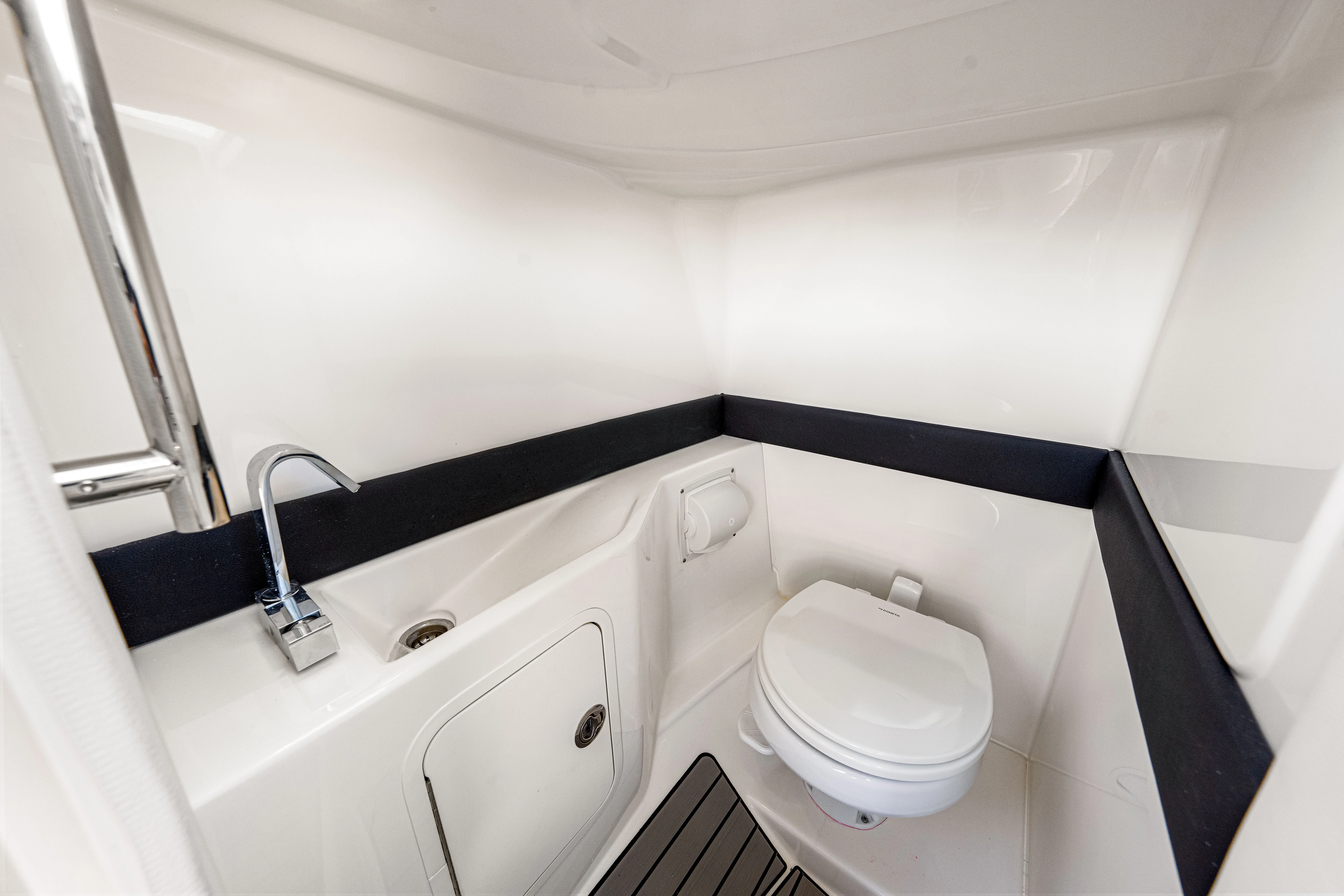 2026 Sea Ray SLX 260 Outboard Image Thumbnail #40