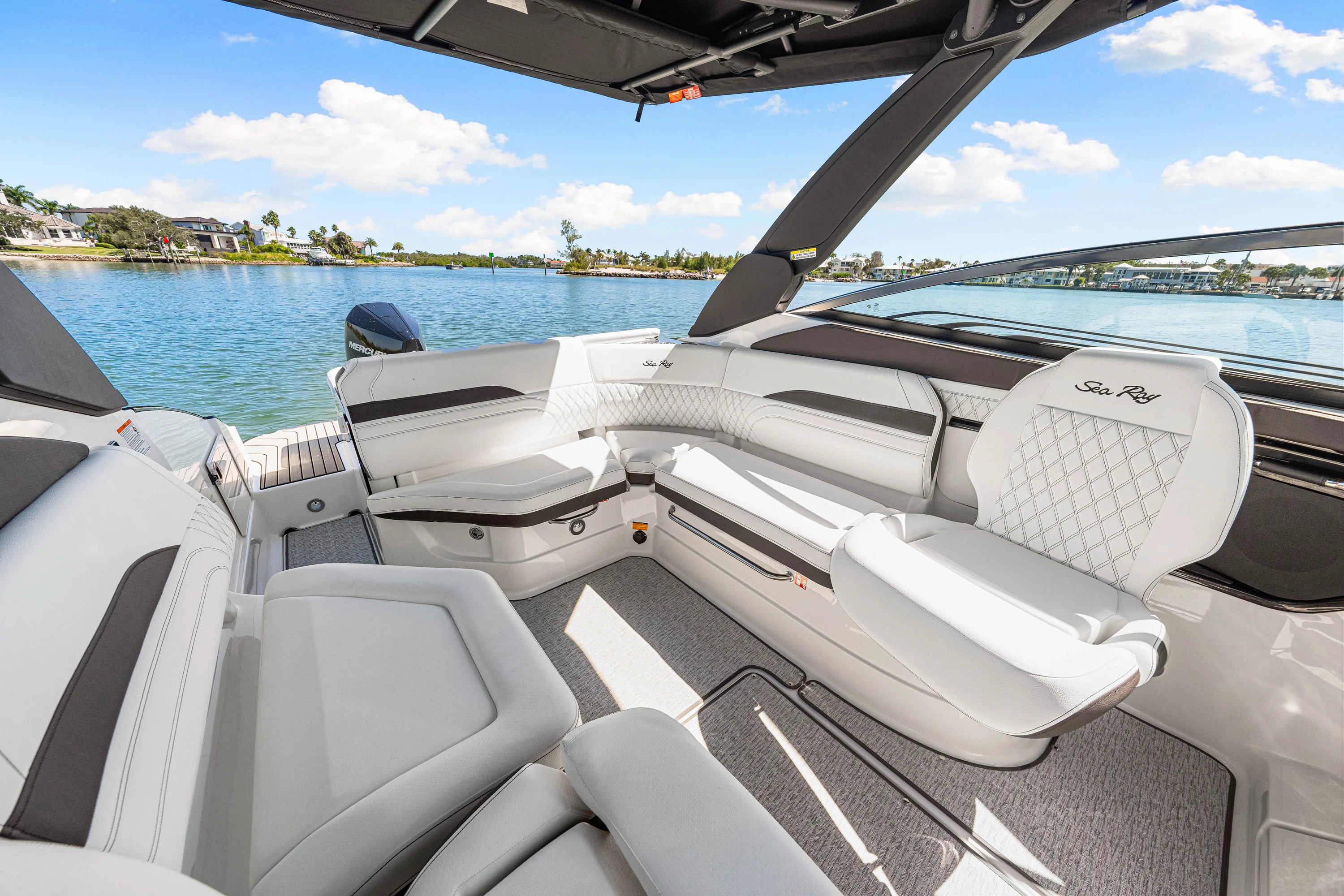 2026 Sea Ray SLX 260 Outboard Image Thumbnail #33