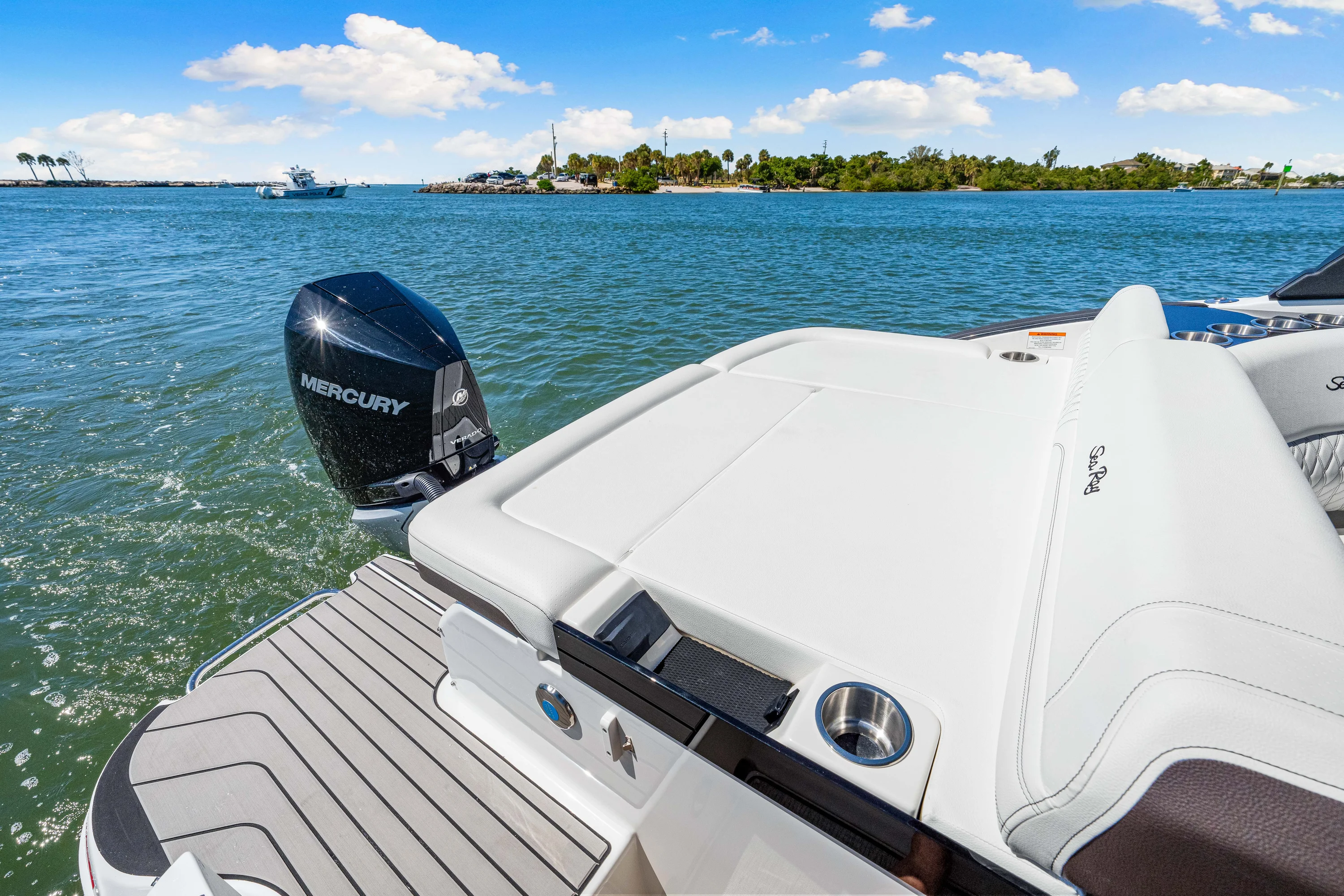 2026 Sea Ray SLX 260 Outboard Image Thumbnail #24