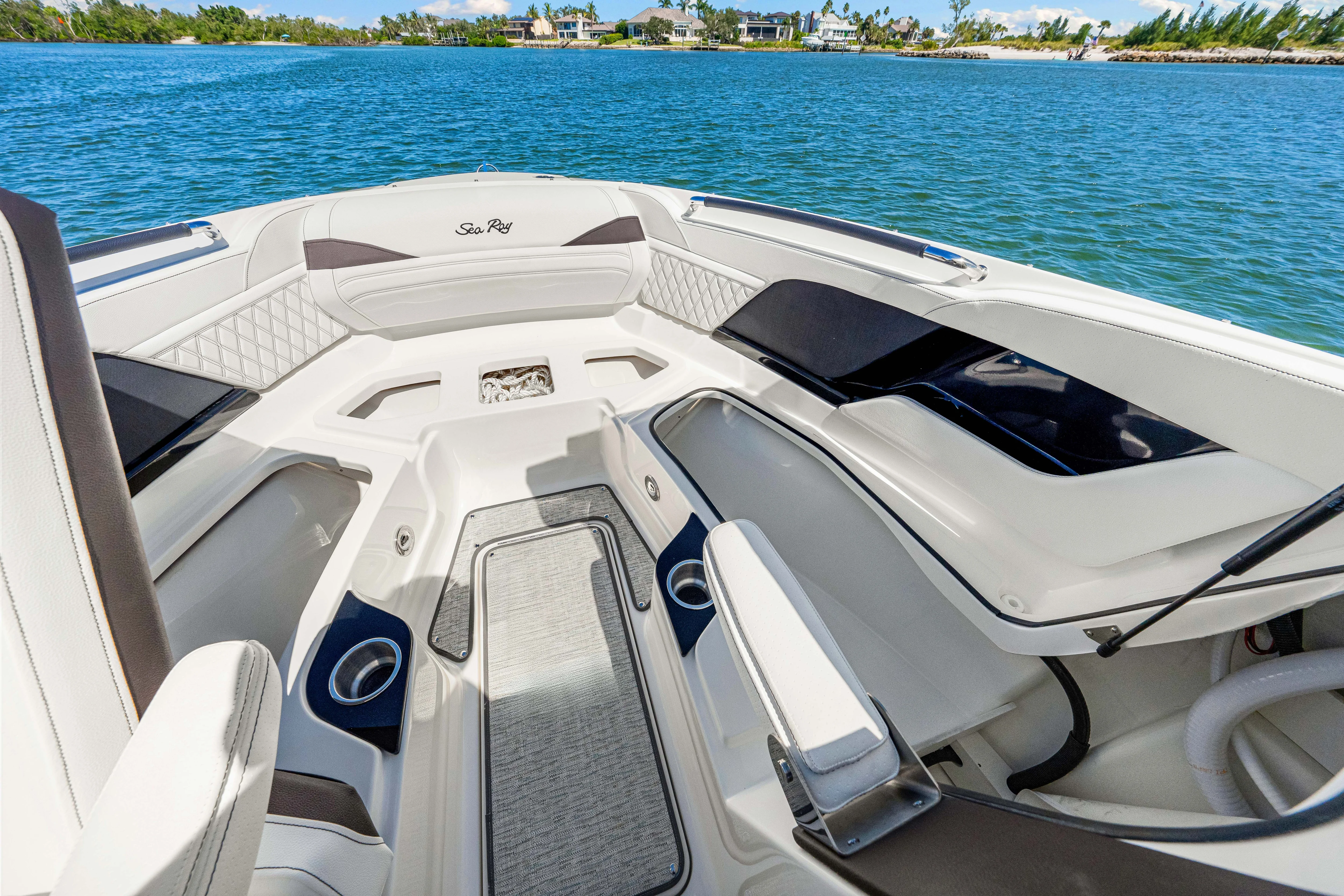 2026 Sea Ray SLX 260 Outboard Image Thumbnail #38