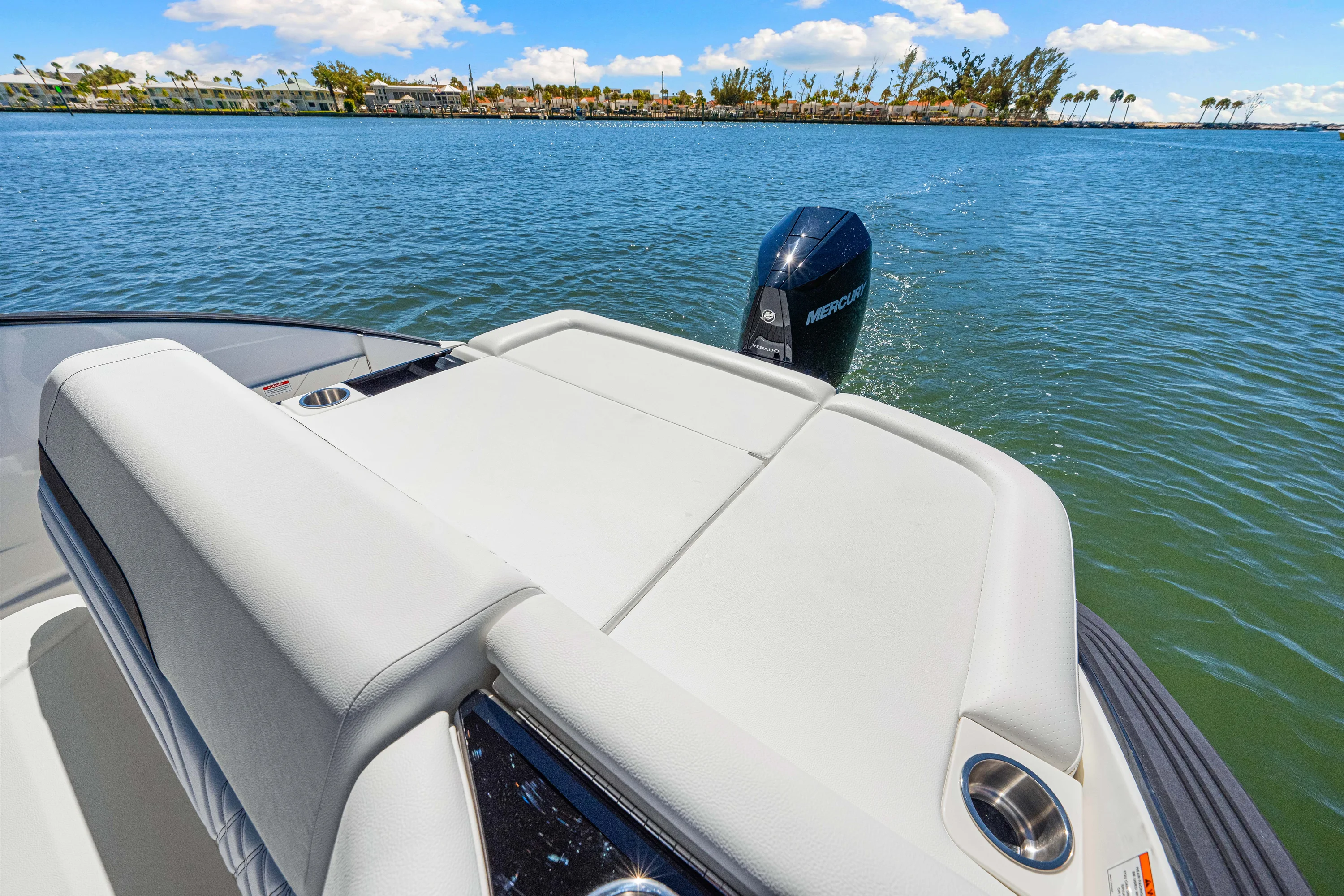 2026 Sea Ray SLX 260 Outboard Image Thumbnail #25
