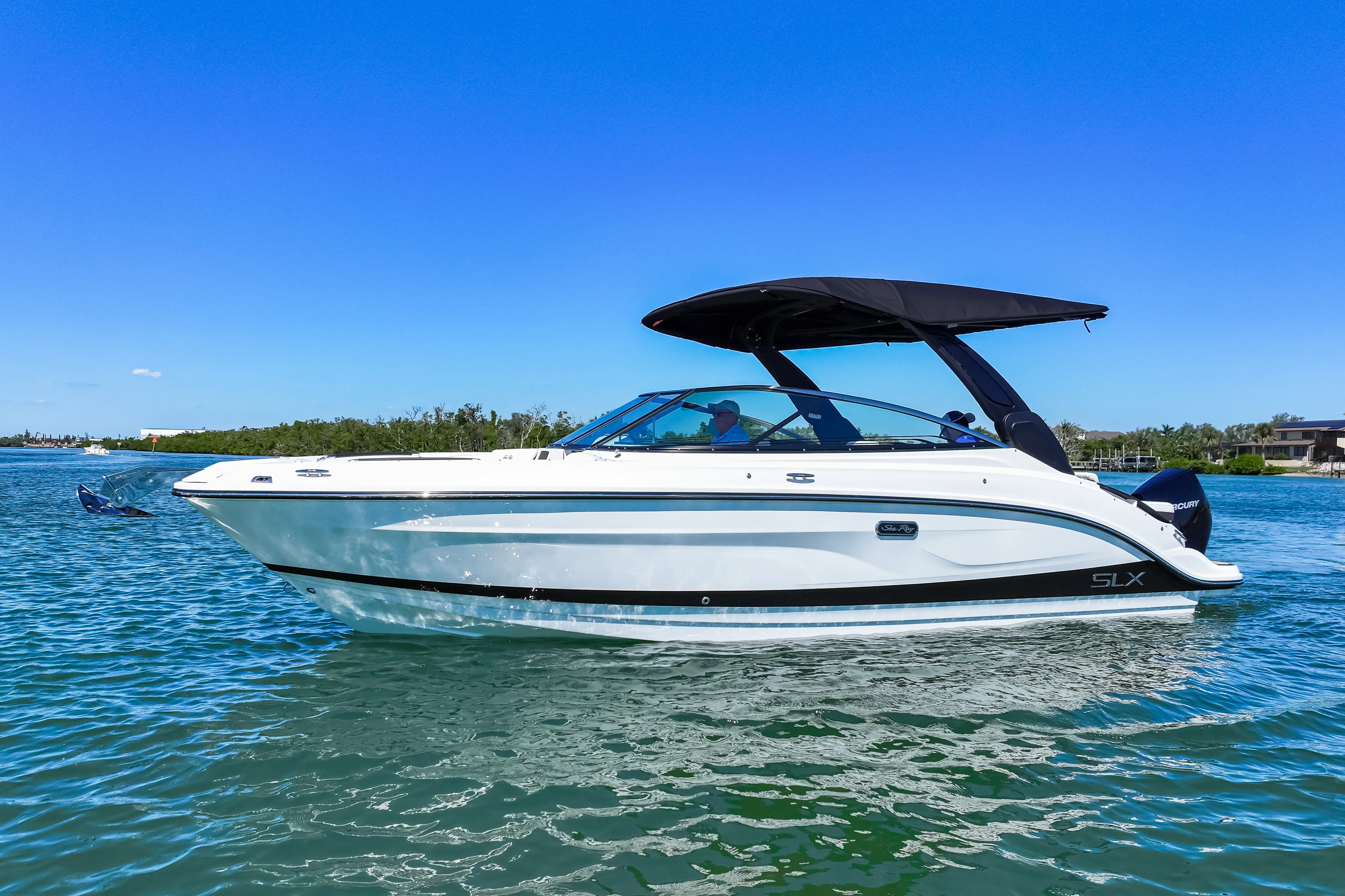 2026 Sea Ray SLX 260 Outboard Image Thumbnail #7