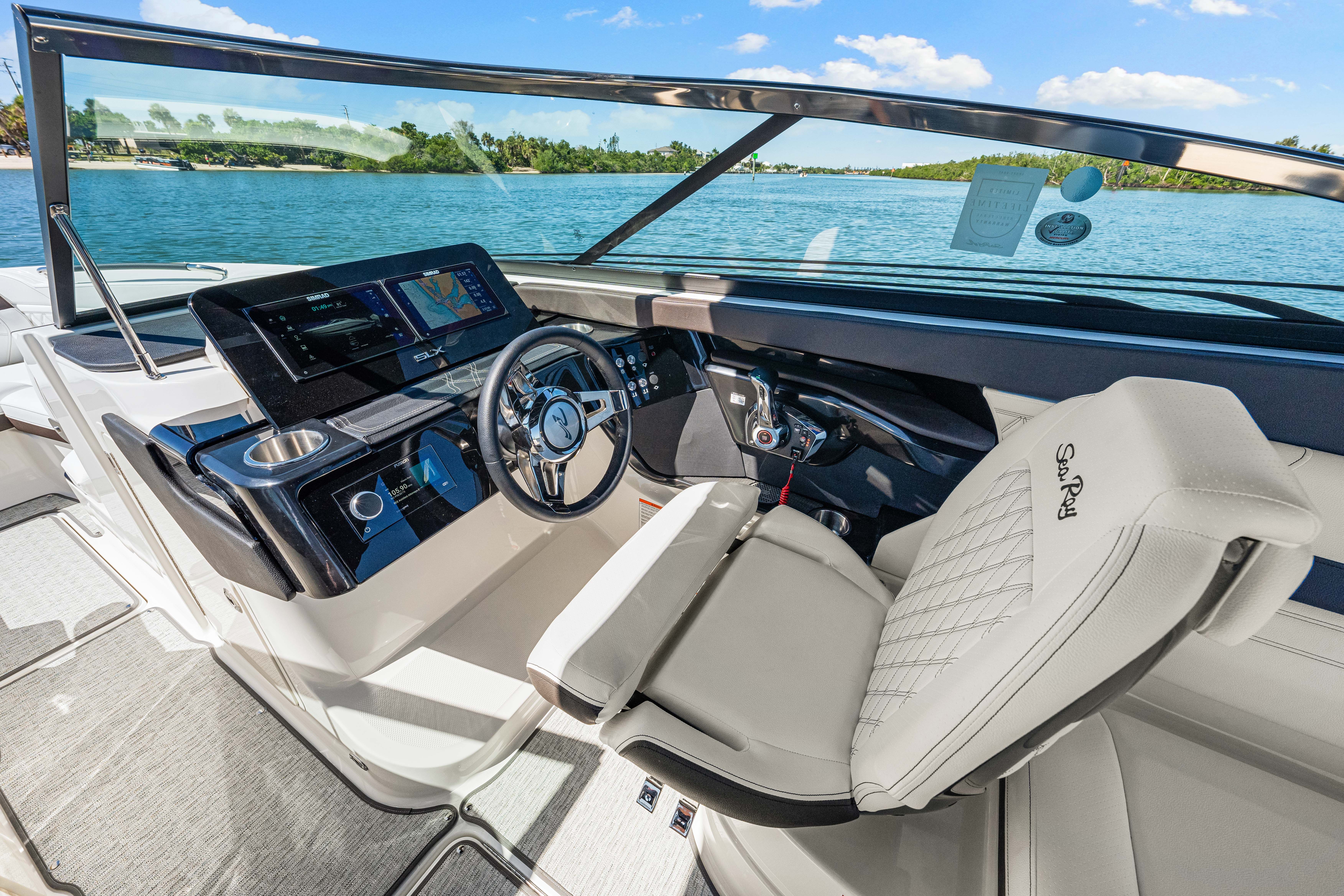 2026 Sea Ray SLX 260 Outboard Image Thumbnail #30