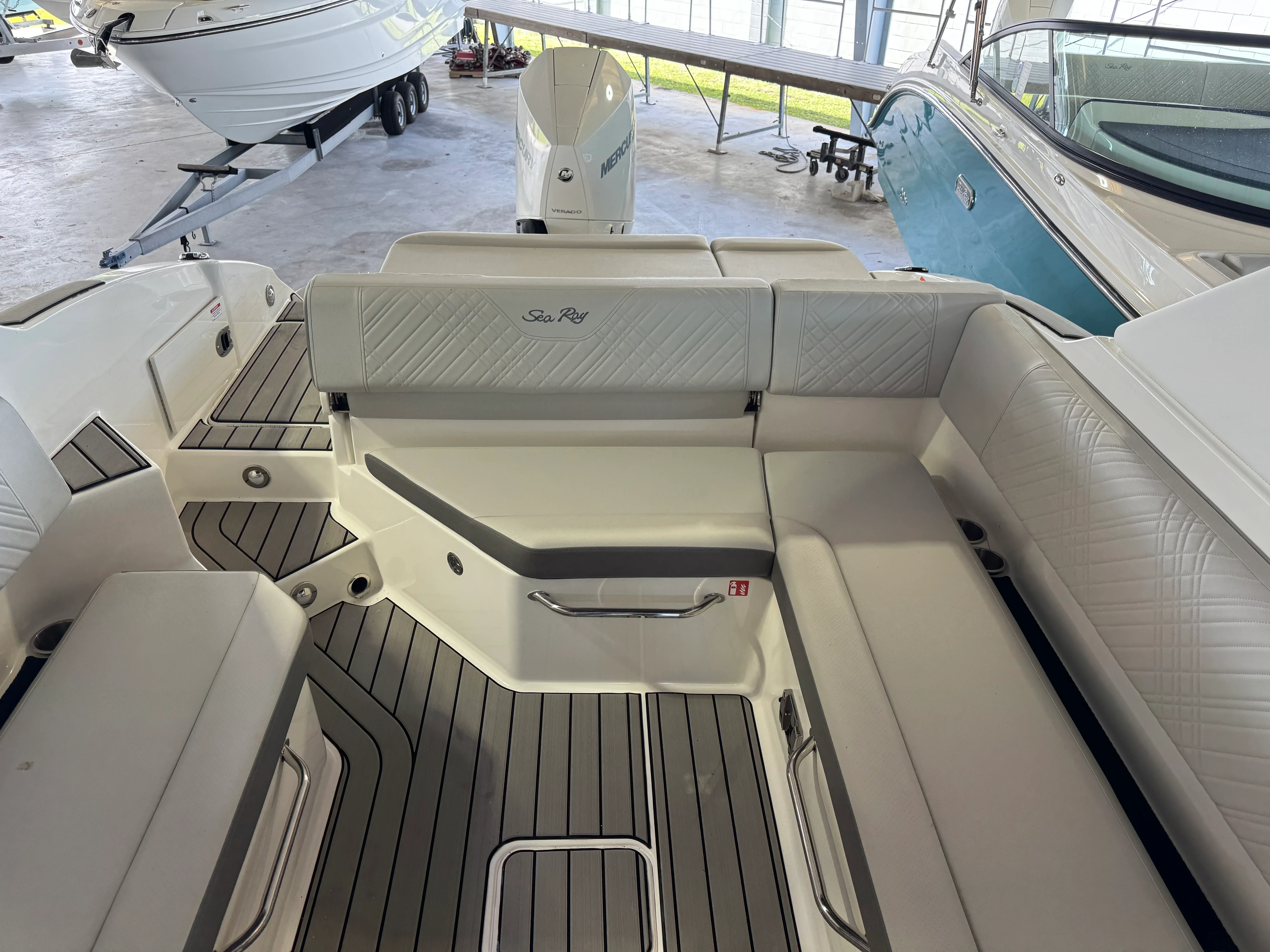 2026 Sea Ray SDX 270 Outboard Image Thumbnail #6