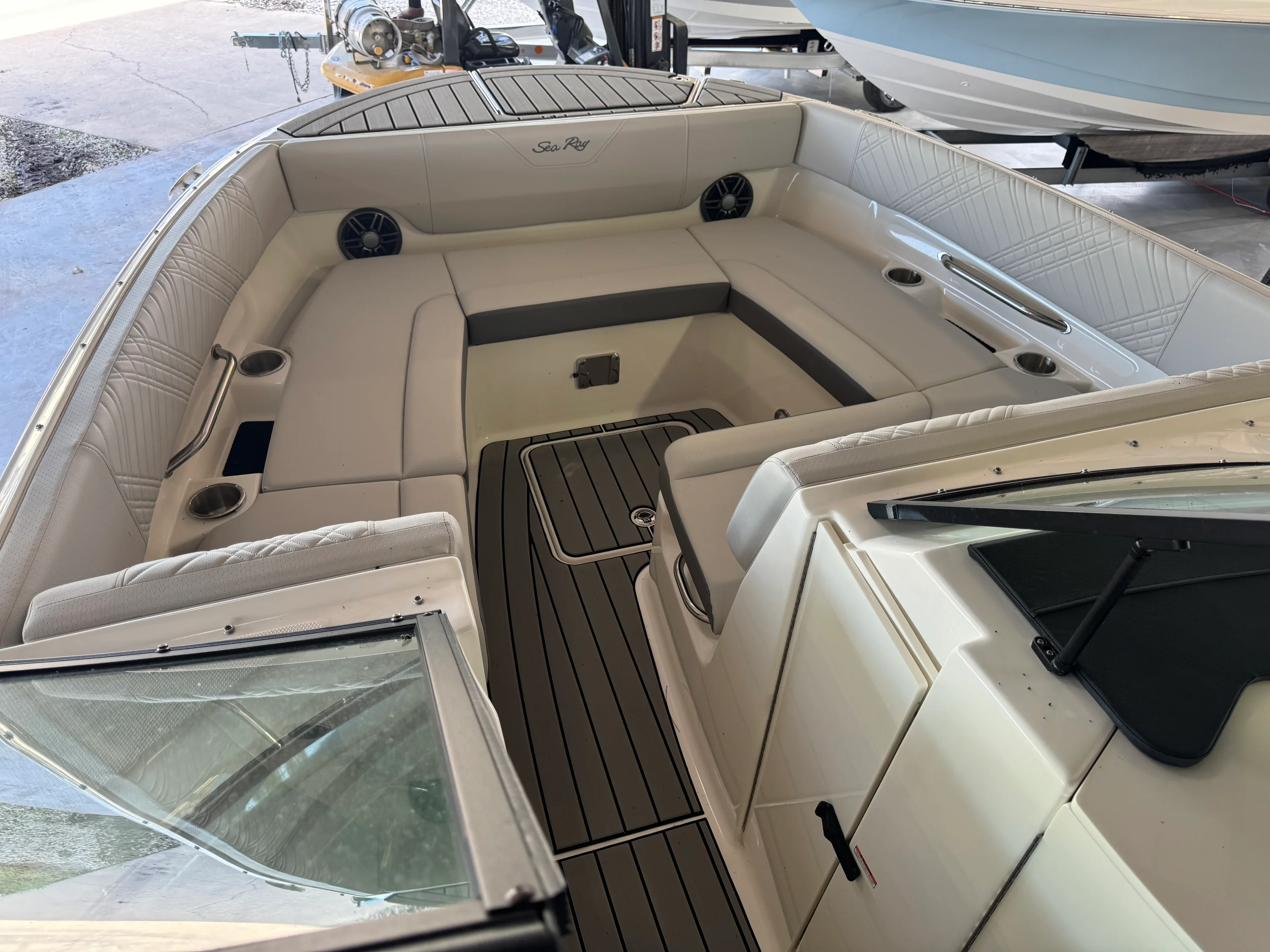 2026 Sea Ray SDX 270 Outboard Image Thumbnail #13