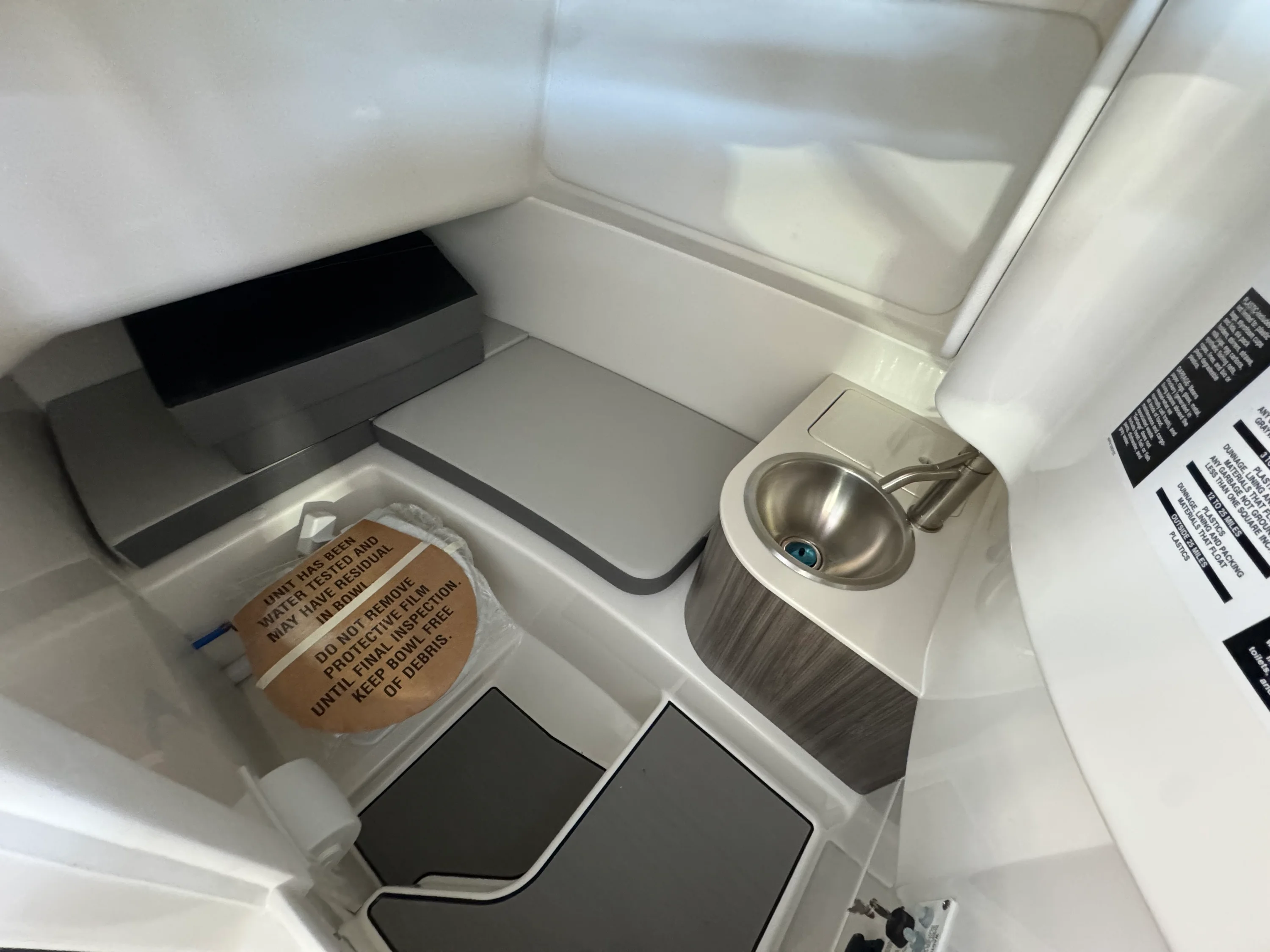 2026 Sea Ray SDX 270 Outboard Image Thumbnail #12