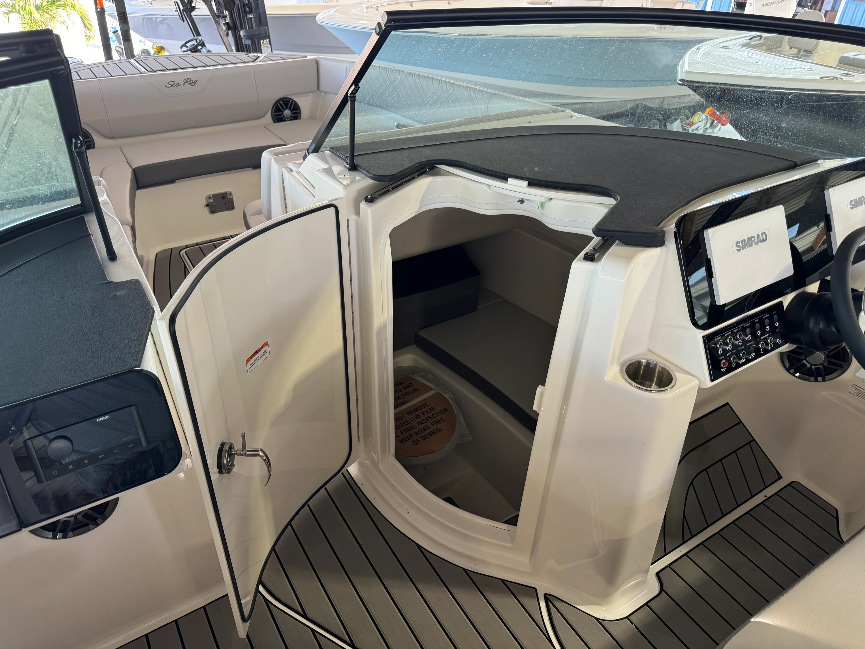 2026 Sea Ray SDX 270 Outboard Image Thumbnail #11