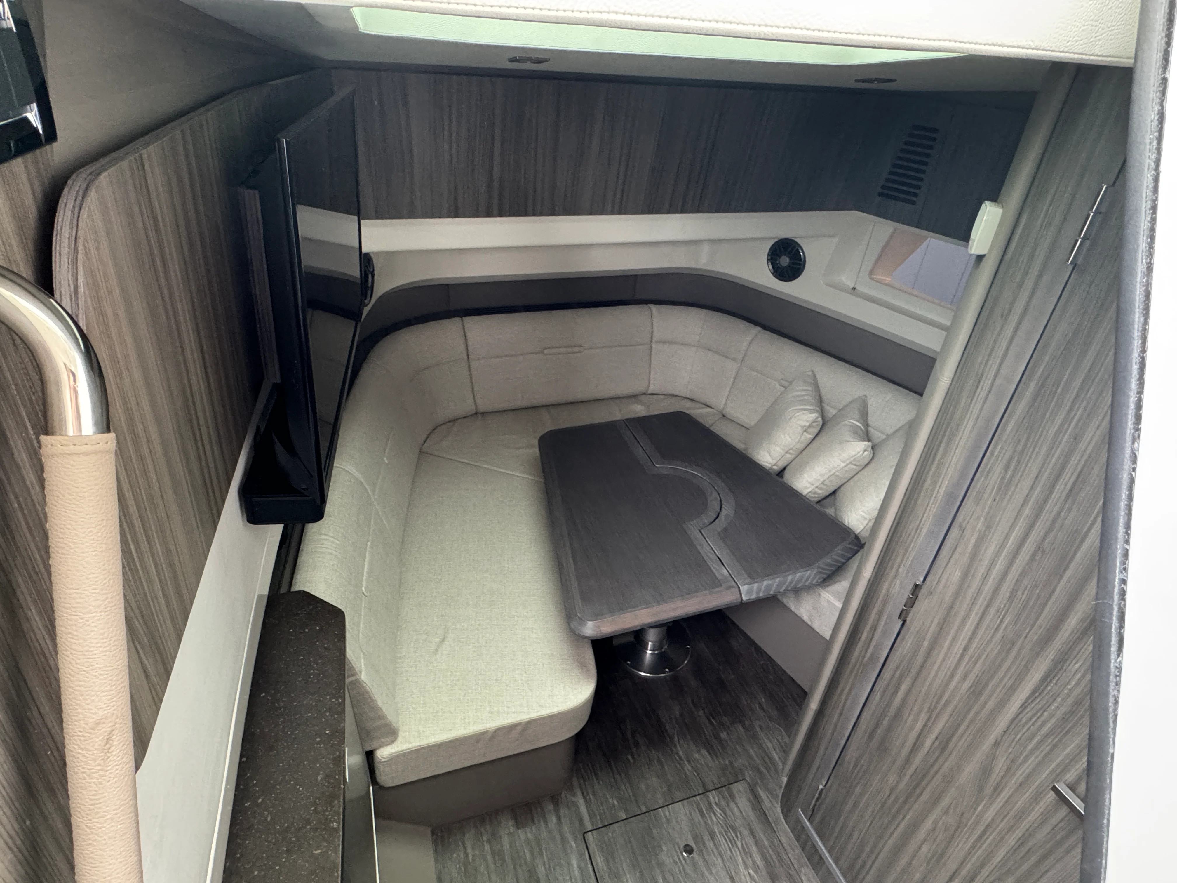 2026 Sea Ray SLX 400 Image Thumbnail #38